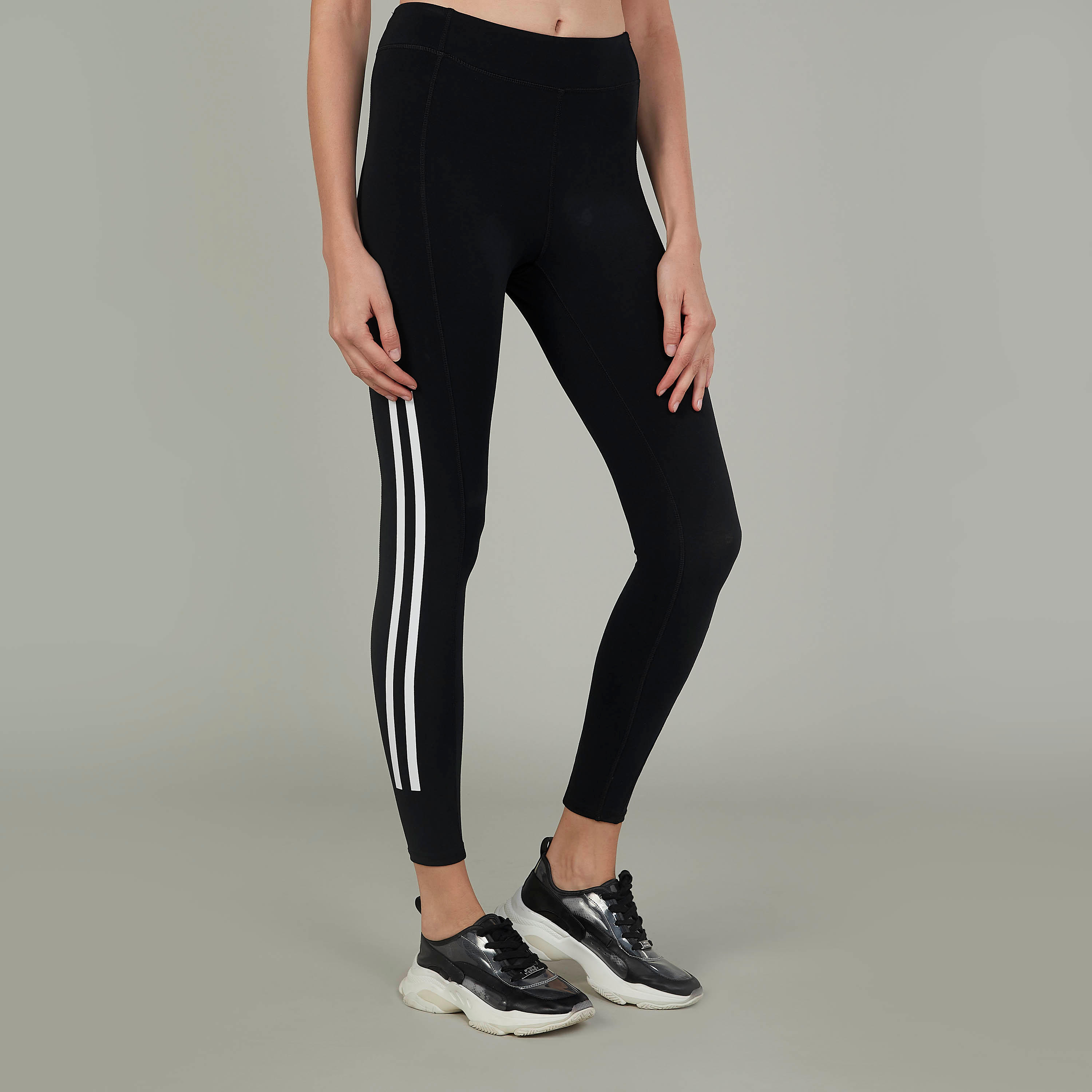 بنطلون ليقنز سادة بخصر مطّاطي-women-clothing-bottoms-leggings-image-1