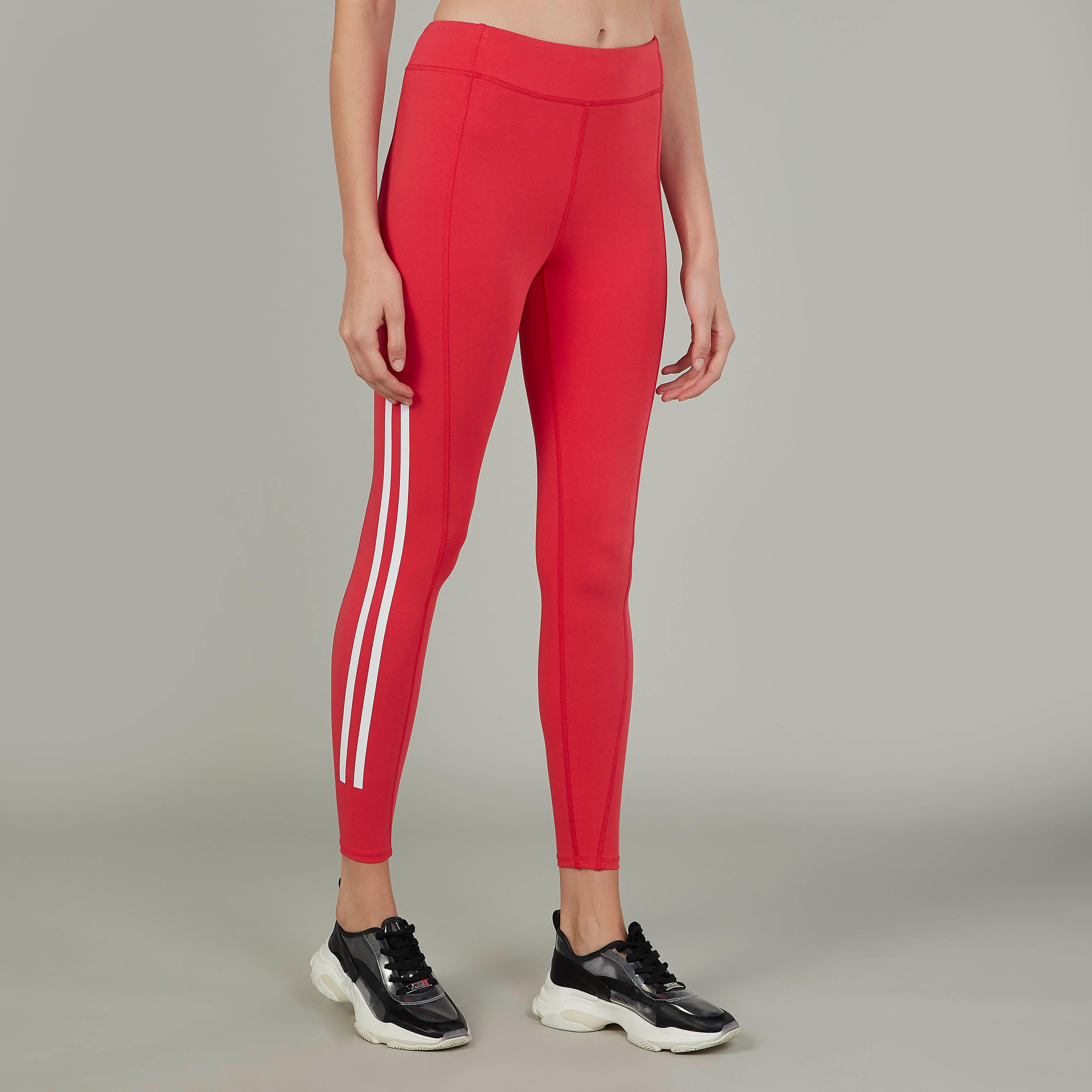 بنطلون ليقنز مقلّم بخصر مطّاطي-women-clothing-bottoms-leggings-image-1