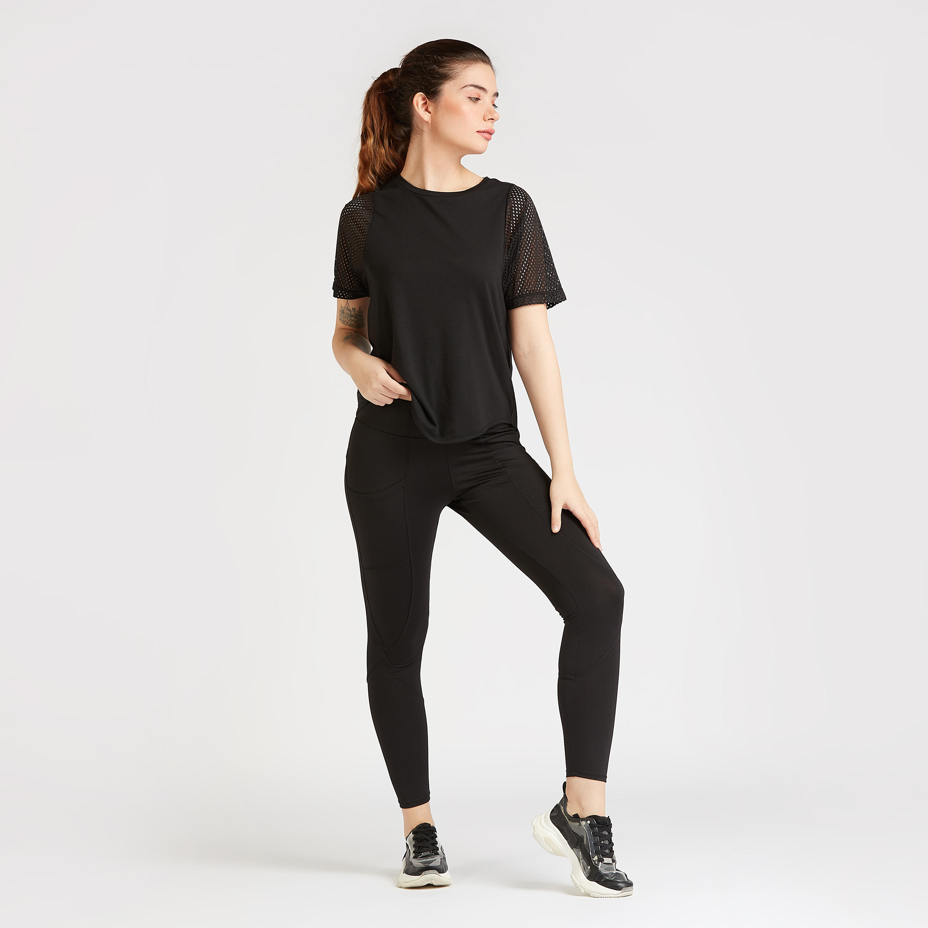 تيشيرت سادة بياقة ضيّقة وأكمام شبكية-women-clothing-sportswearandactivewear-tshirtsandvests-image-4