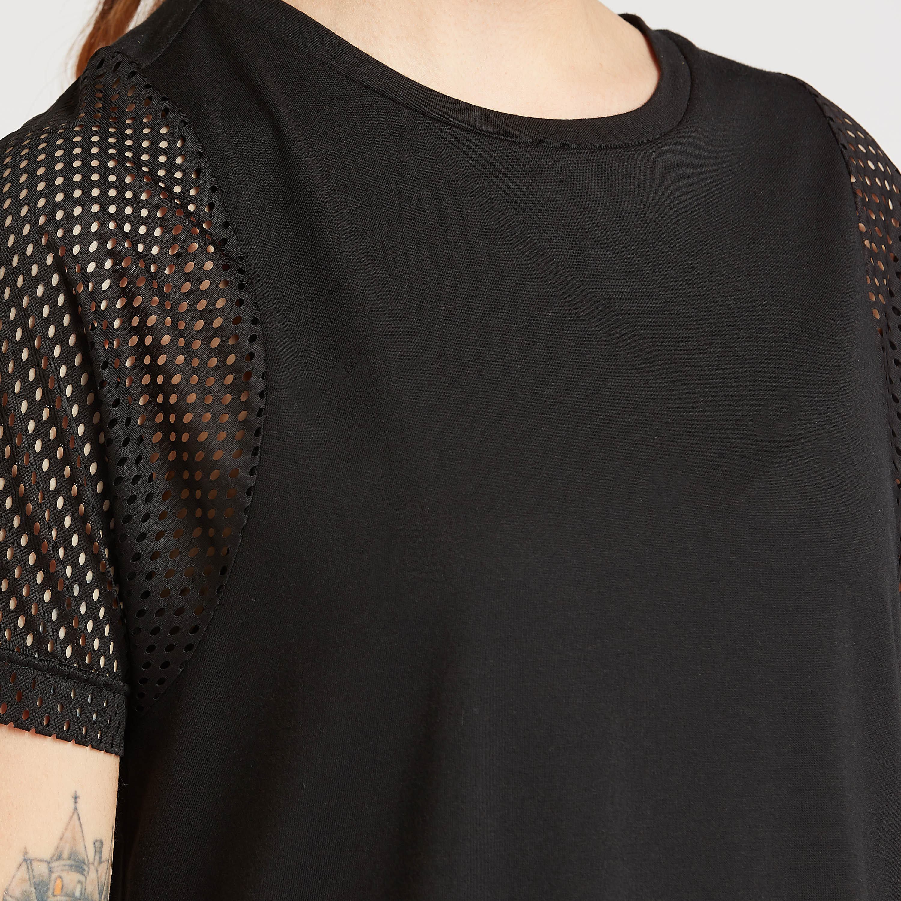 تيشيرت سادة بياقة ضيّقة وأكمام شبكية-women-clothing-sportswearandactivewear-tshirtsandvests-image-3