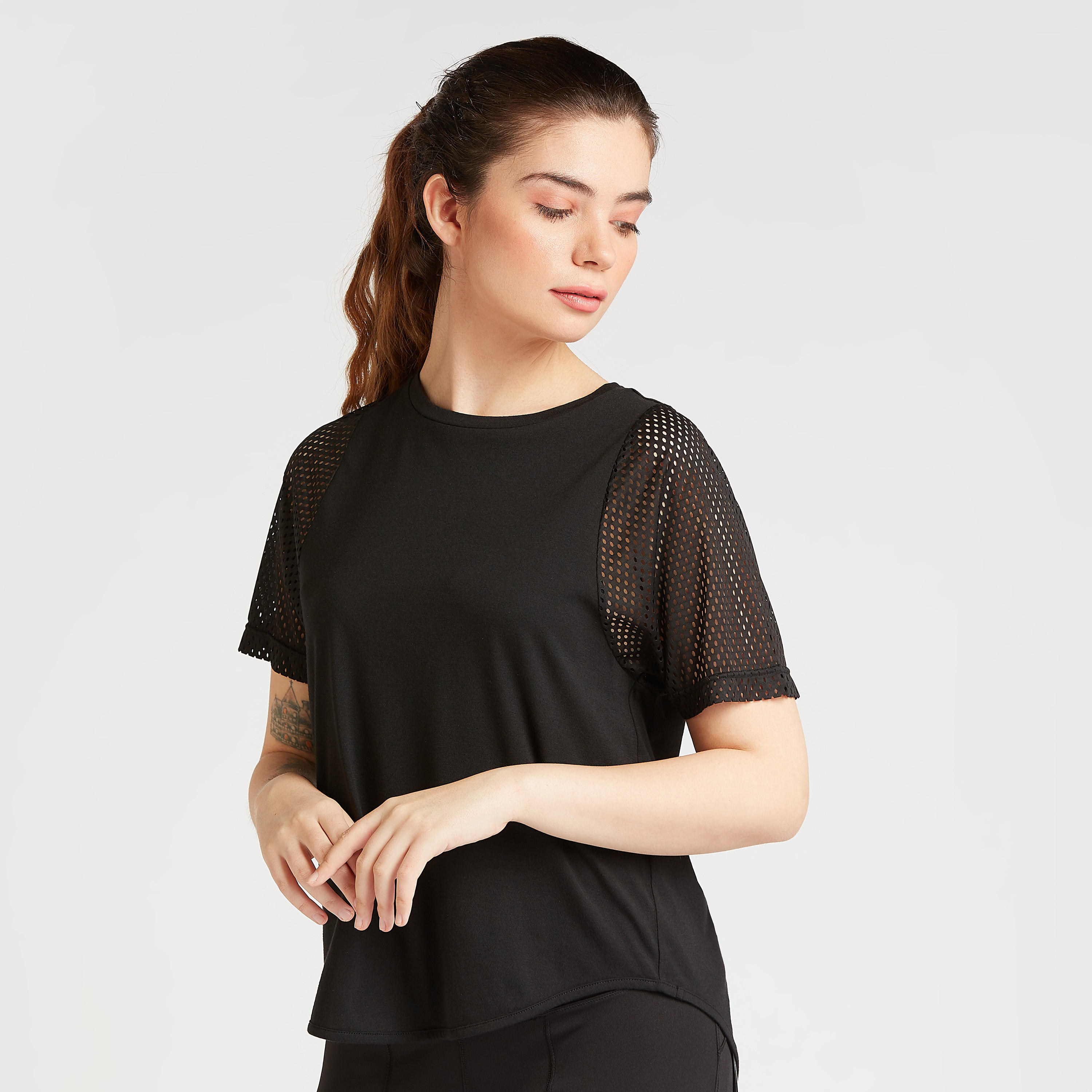 تيشيرت سادة بياقة ضيّقة وأكمام شبكية-women-clothing-sportswearandactivewear-tshirtsandvests-image-1