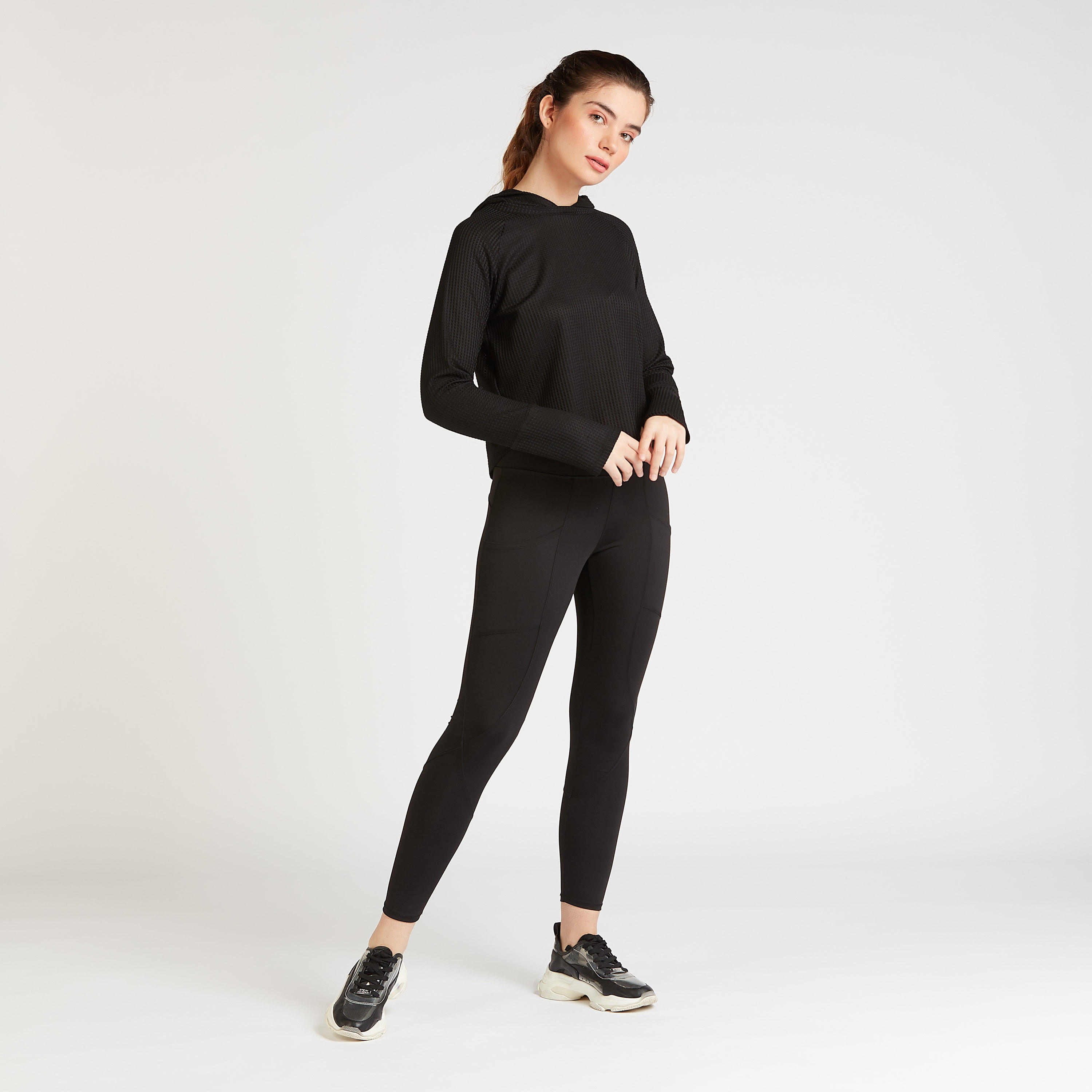 هودي بارز الملمس بأكمام مغايرة وفتحة إصبع-women-clothing-sportswearandactivewear-hoodiesandsweatshirts-image-2