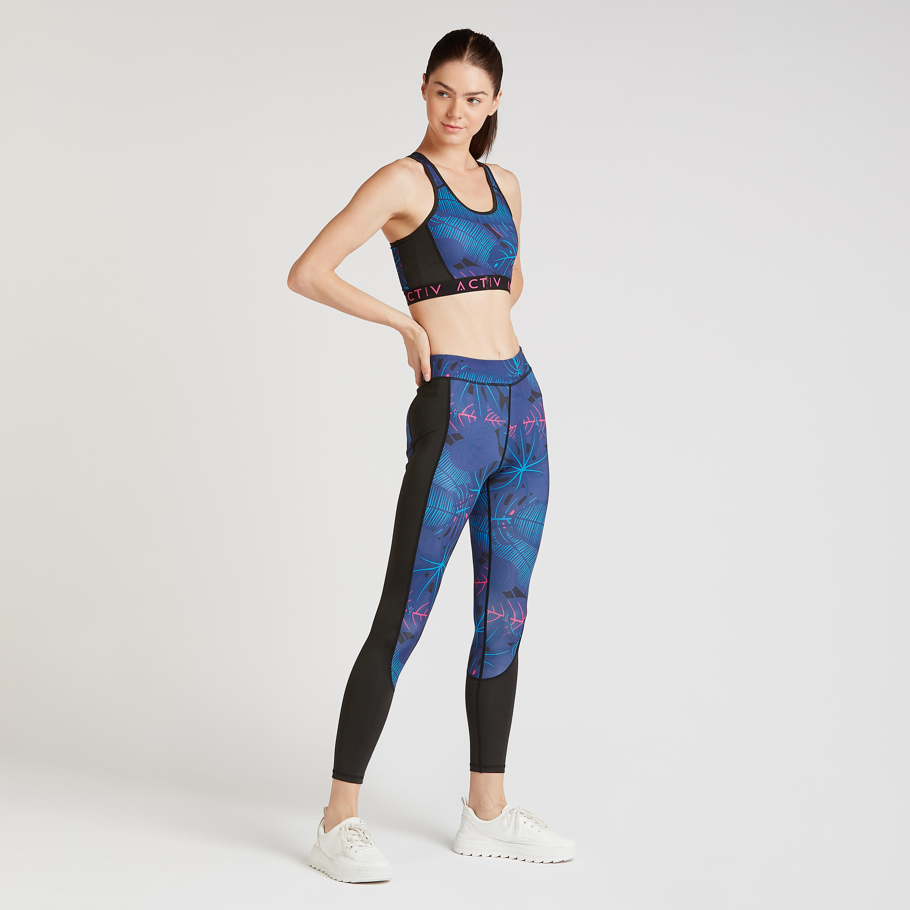 صدريّة رياضيّة بياقة عميقة وظهر ريسر وطبعات-sports-women-clothing-sportsbras-image-2