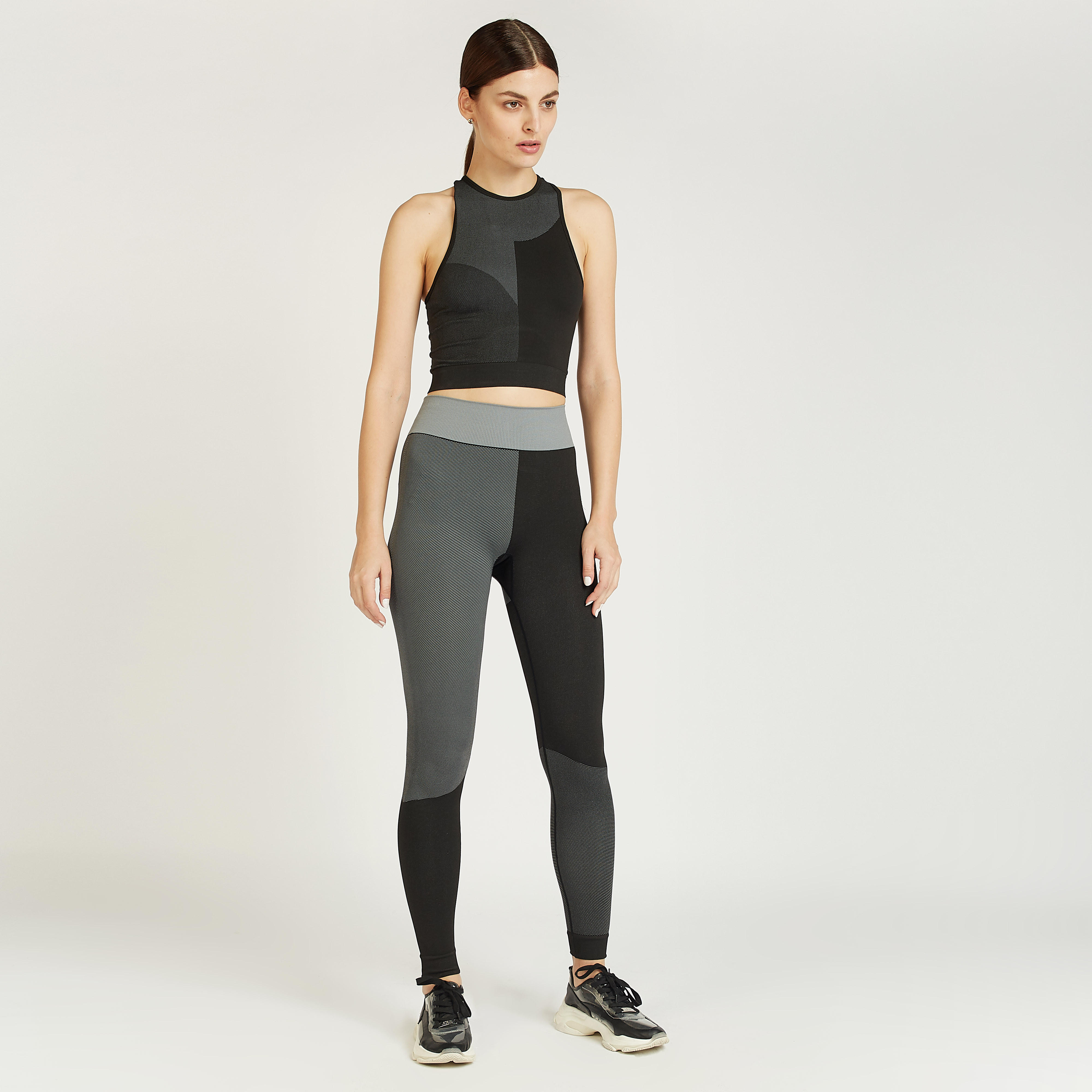 بنطلون ليقنز بنمط كتل الألوان بخصر مطاطي-women-clothing-sportswearandactivewear-bottoms-image-2