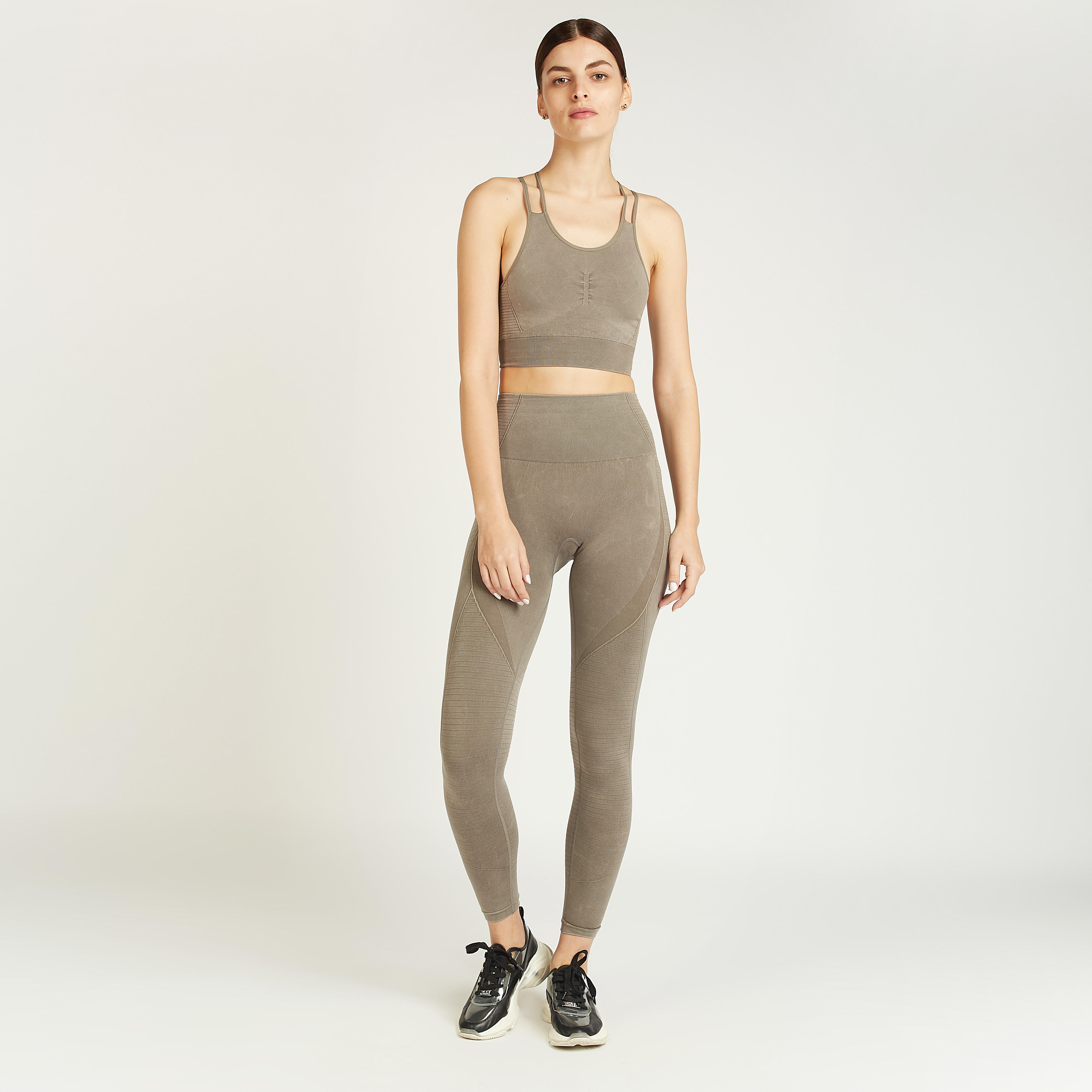 بنطلون ليقنز سادة بخصر مطّاطي-women-clothing-sportswearandactivewear-bottoms-image-3