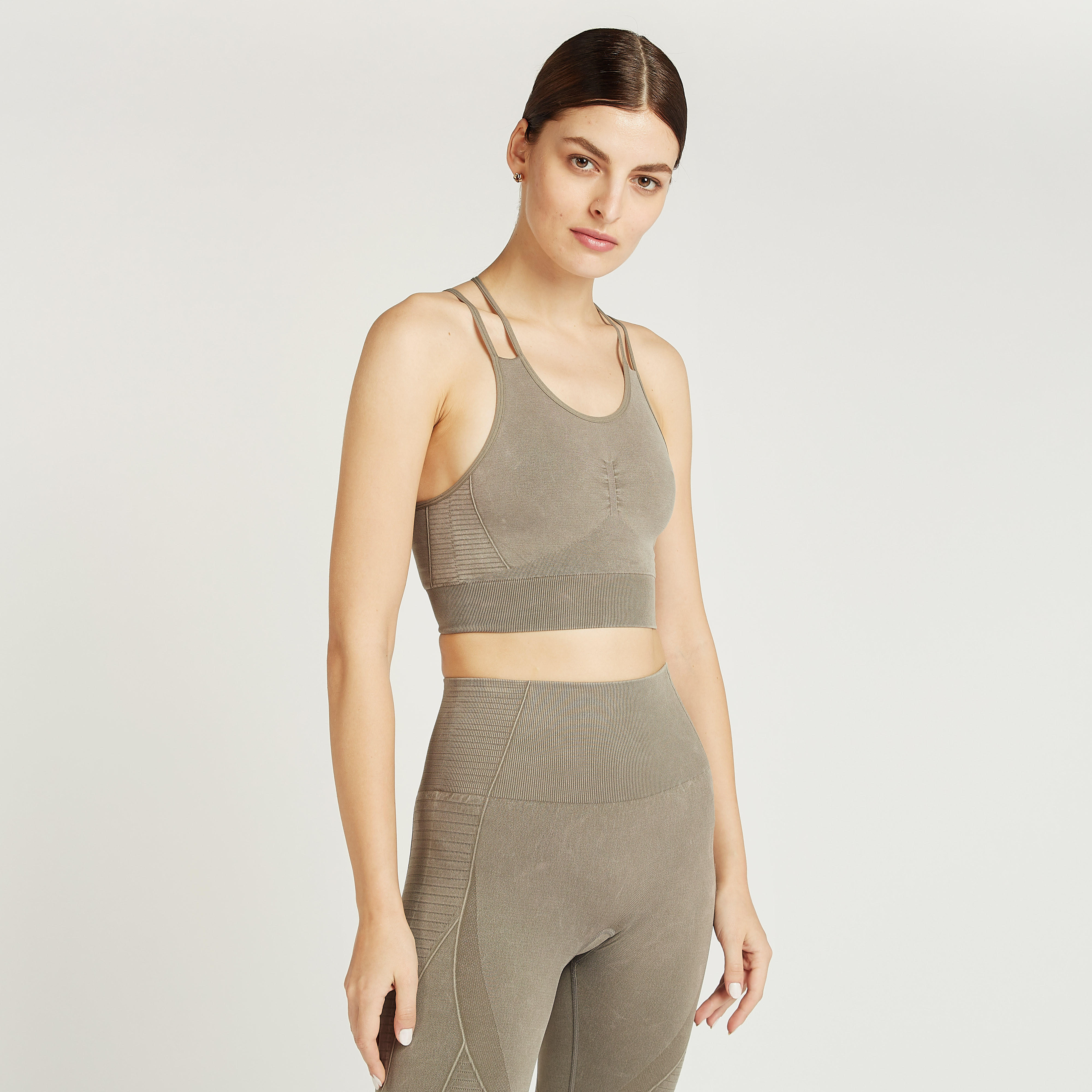 صدريّة رياضيّة بارزة الملمس بياقة عميقة وحمّالات-sports-women-clothing-sportsbras-image-2