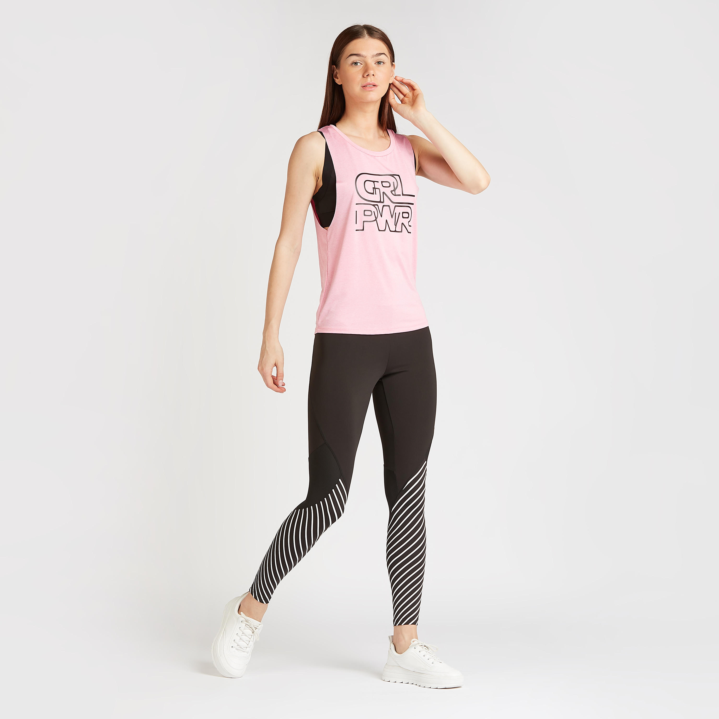 فيست دون أكمام بياقة مستديرة وطبعات-women-clothing-sportswearandactivewear-tshirtsandvests-image-2