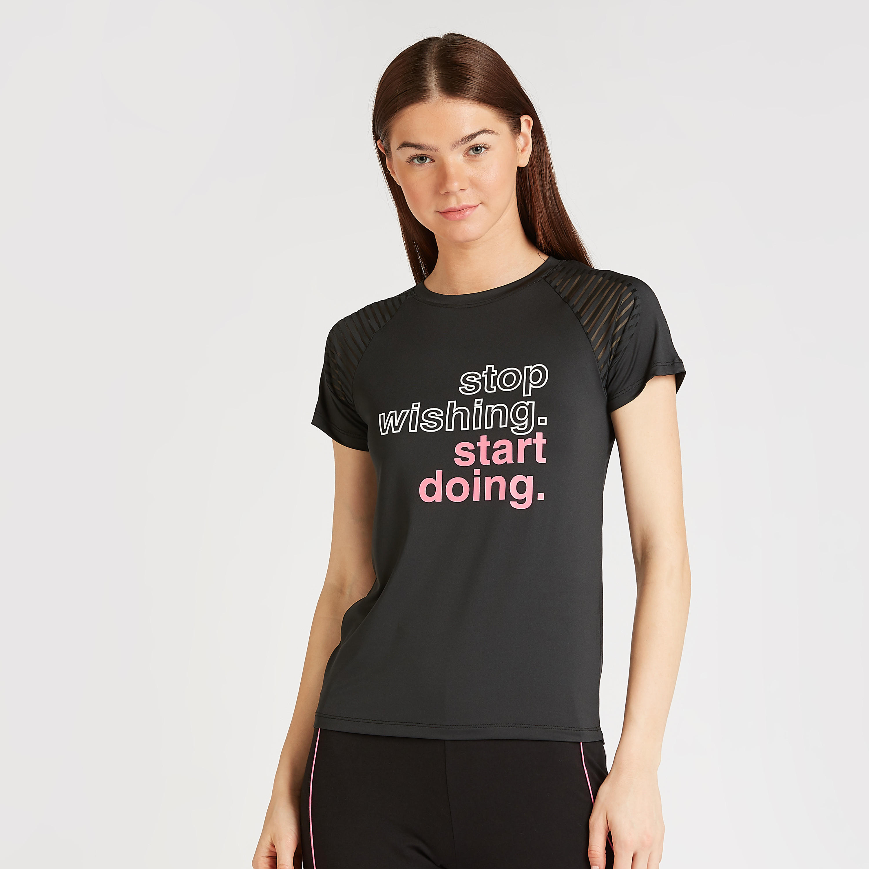 تيشيرت بياقة مستديرة وأكمام مغايرة وطبعات-women-clothing-sportswearandactivewear-tshirtsandvests-image-1