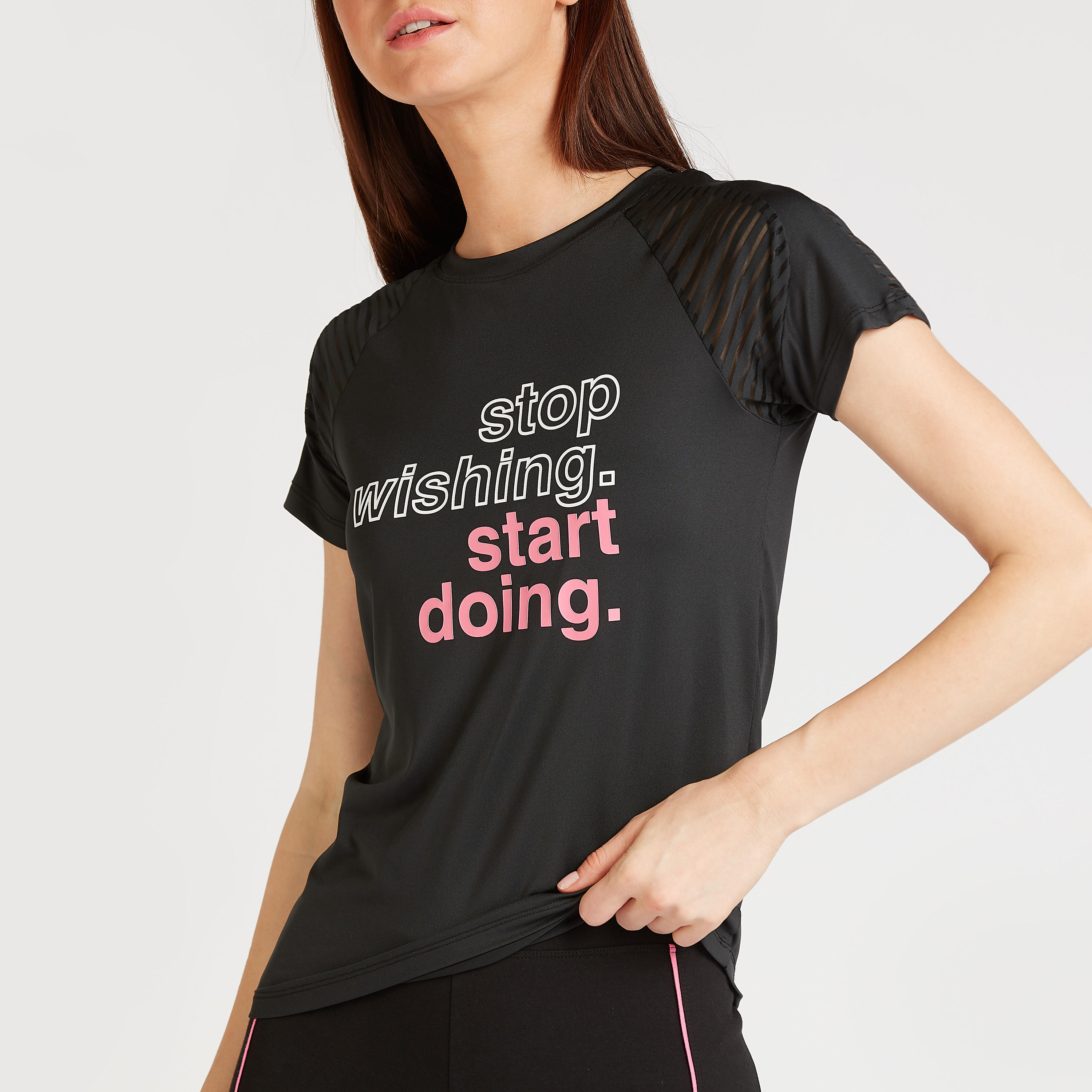 تيشيرت بياقة مستديرة وأكمام مغايرة وطبعات-women-clothing-sportswearandactivewear-tshirtsandvests-image-3