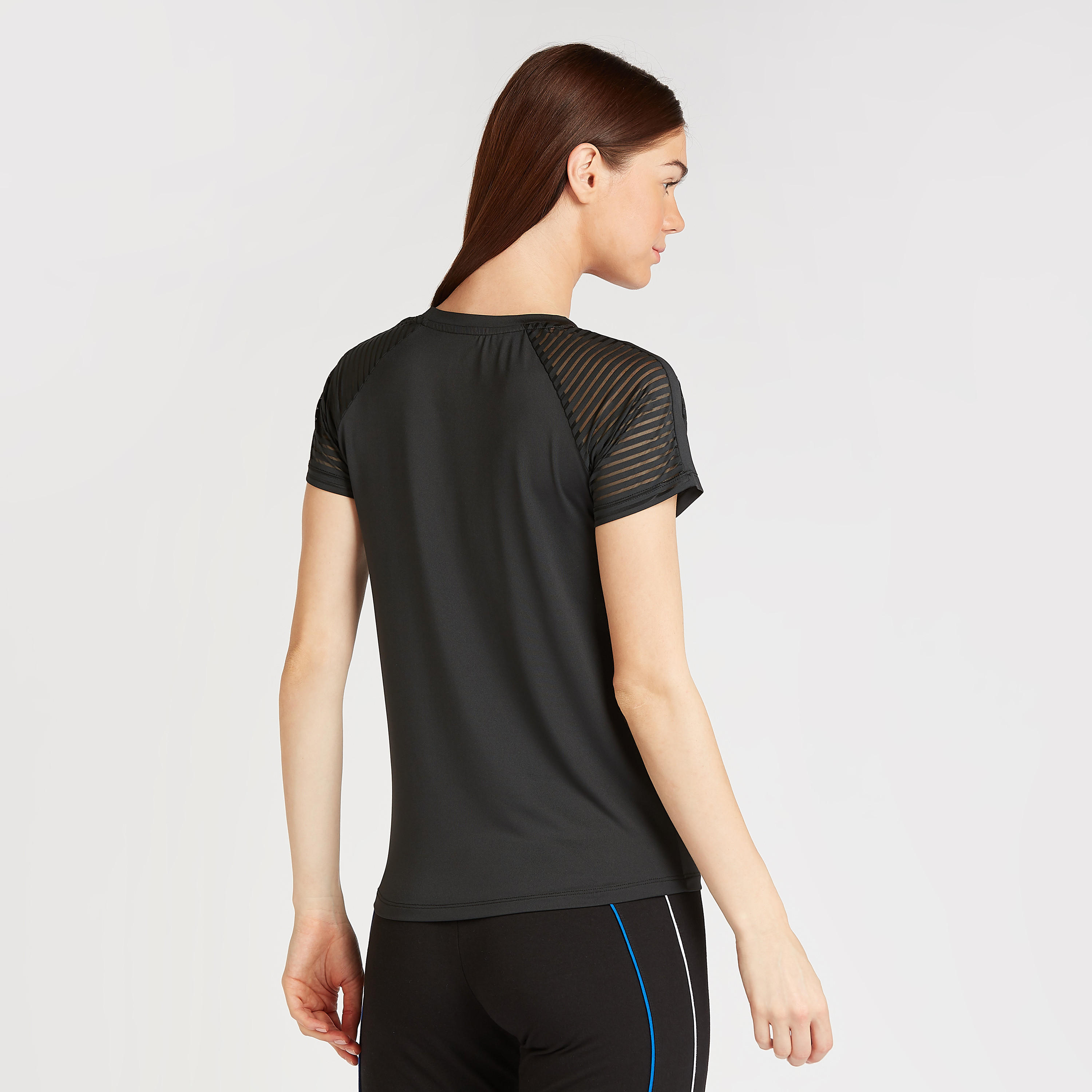 تيشيرت بياقة مستديرة وأكمام مغايرة وطبعات-women-clothing-sportswearandactivewear-tshirtsandvests-image-4