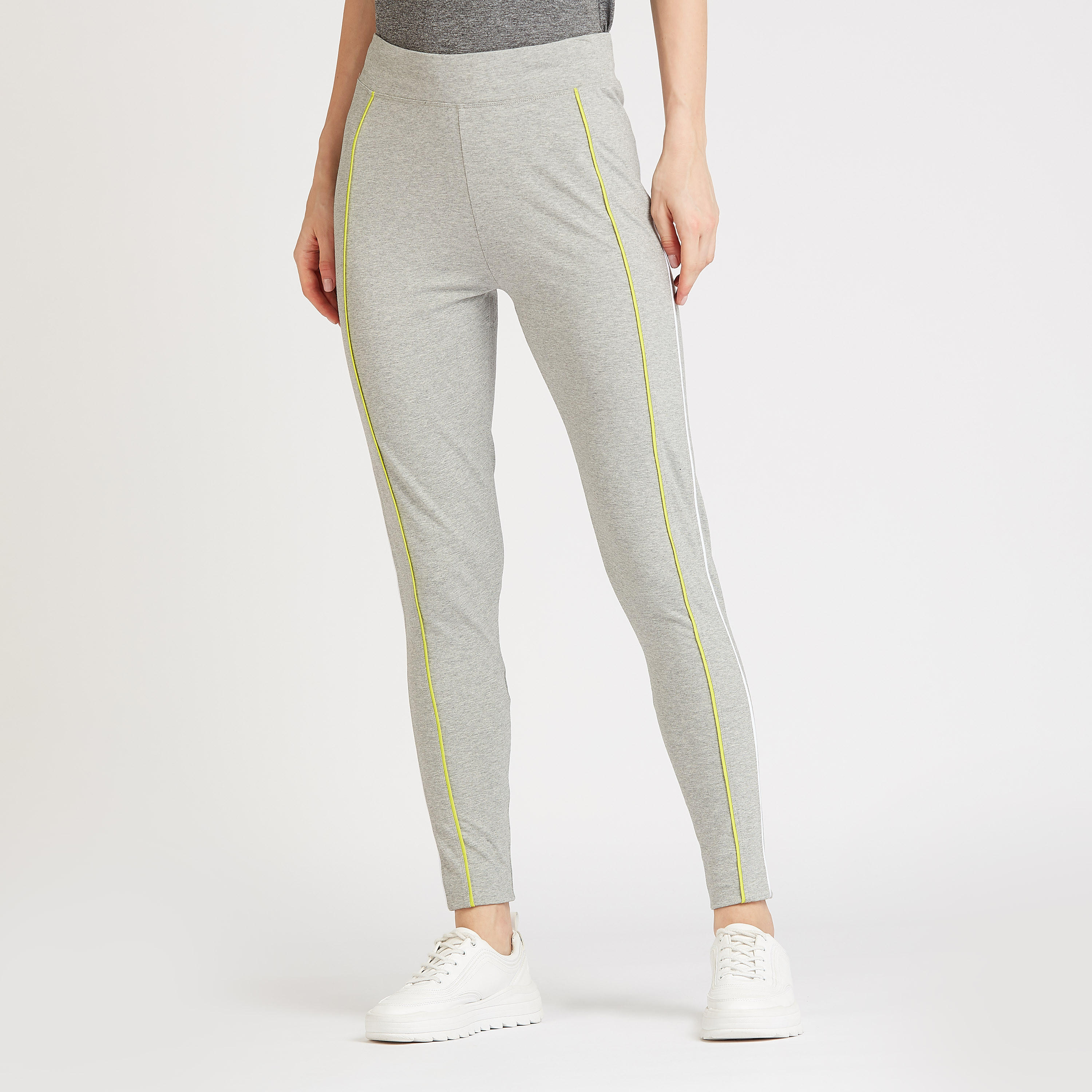 بنطلون ليقنز سادة بتفاصيل خيوط بارزة وخصر مطّاطي-women-clothing-sportswearandactivewear-bottoms-image-5