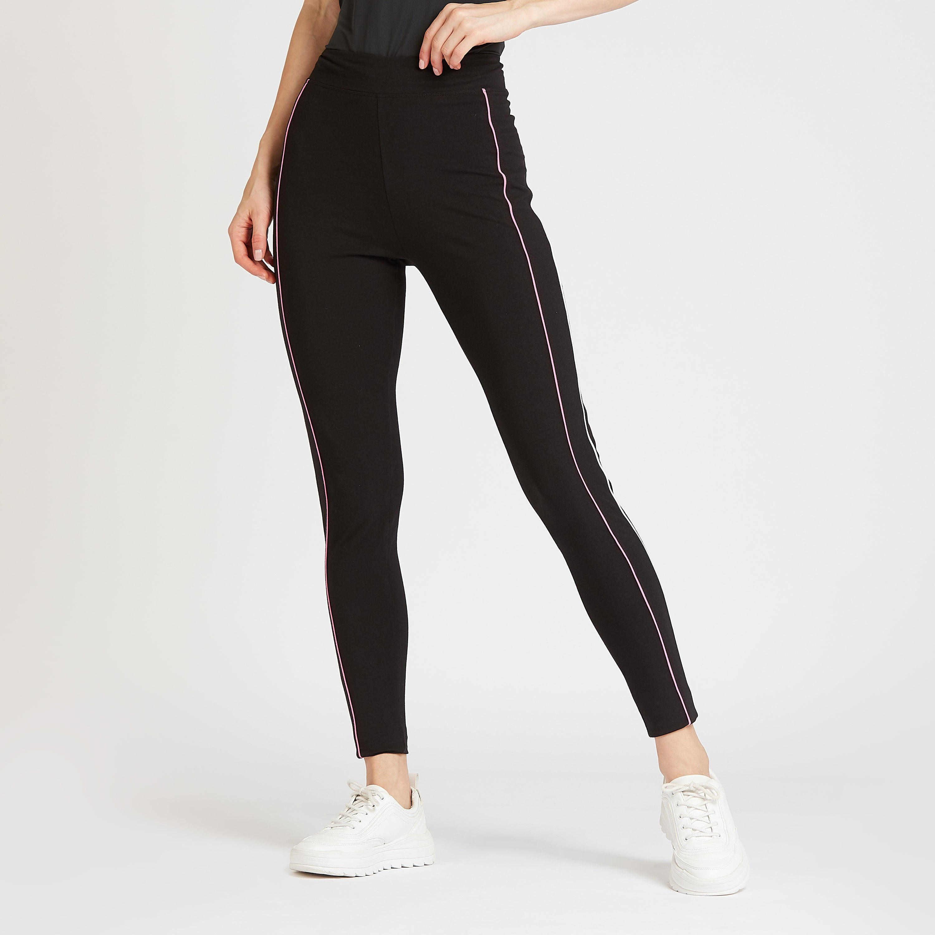 بنطلون ليقنز سادة بتفاصيل خيوط بارزة وخصر مطّاطي-women-clothing-sportswearandactivewear-bottoms-image-1