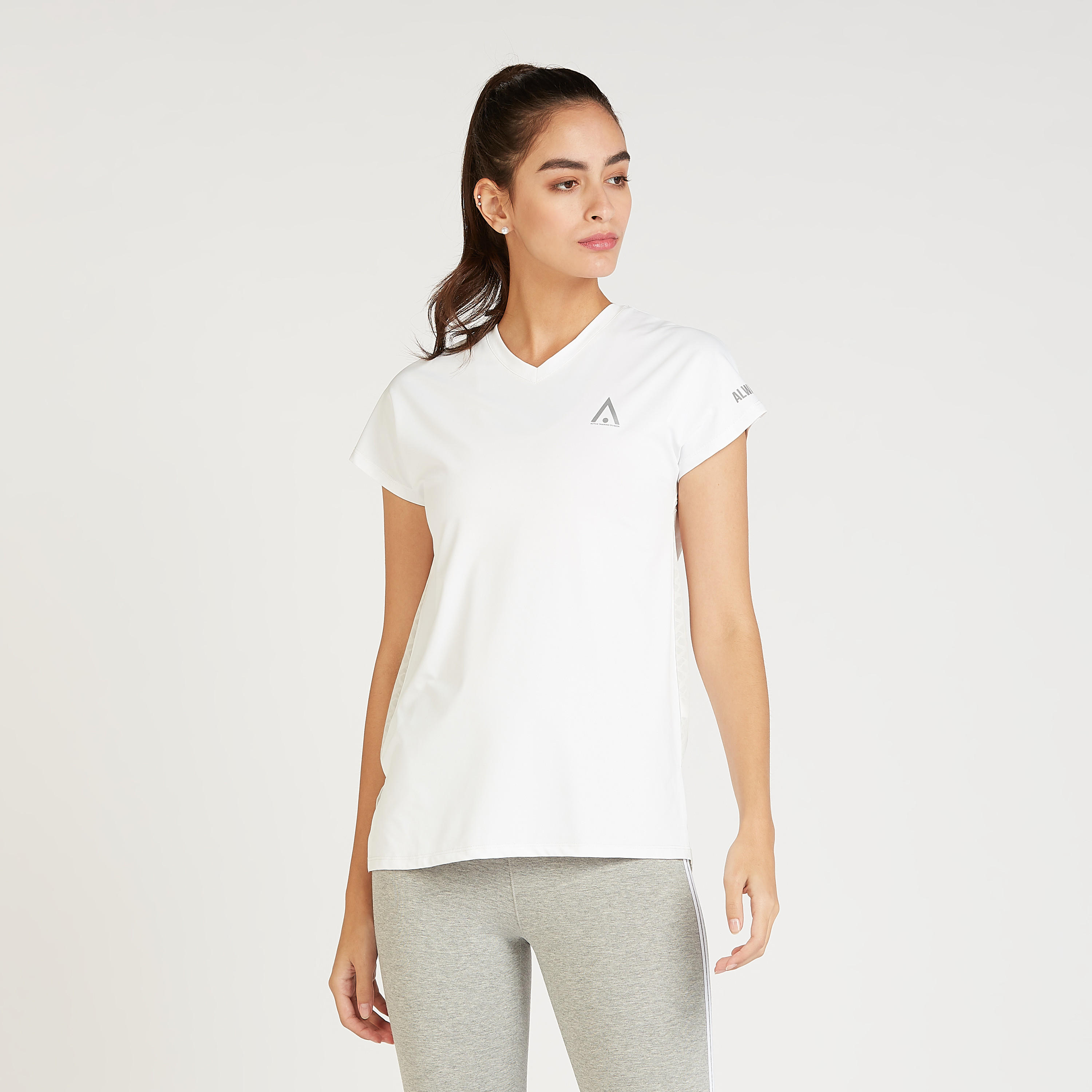 تيشيرت مستدام بارز الملمس بياقة v وأكمام كاب-women-clothing-sportswearandactivewear-tshirtsandvests-image-4