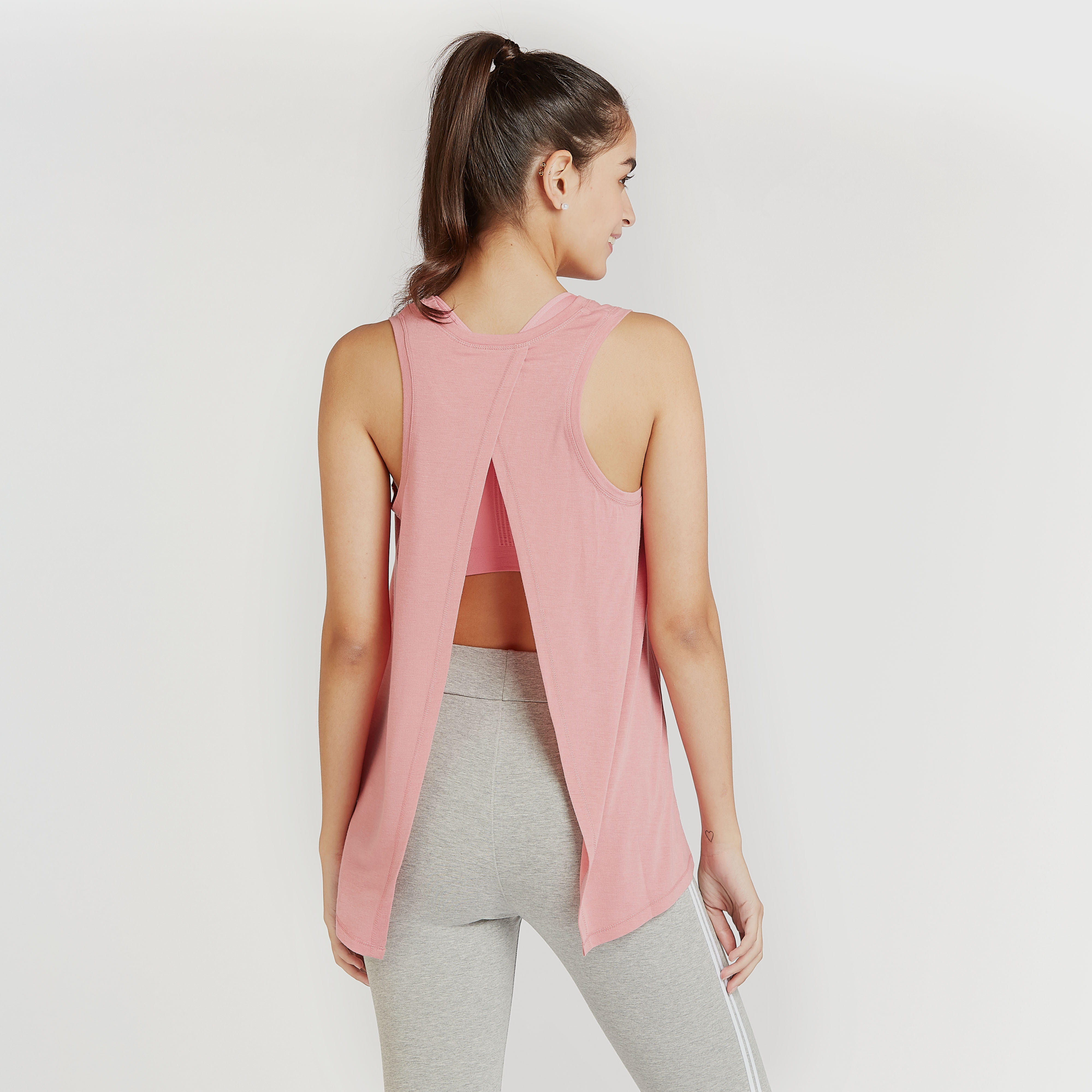تيشيرت سادة دون أكمام بياقة مستديرة-women-clothing-sportswearandactivewear-tshirtsandvests-image-1