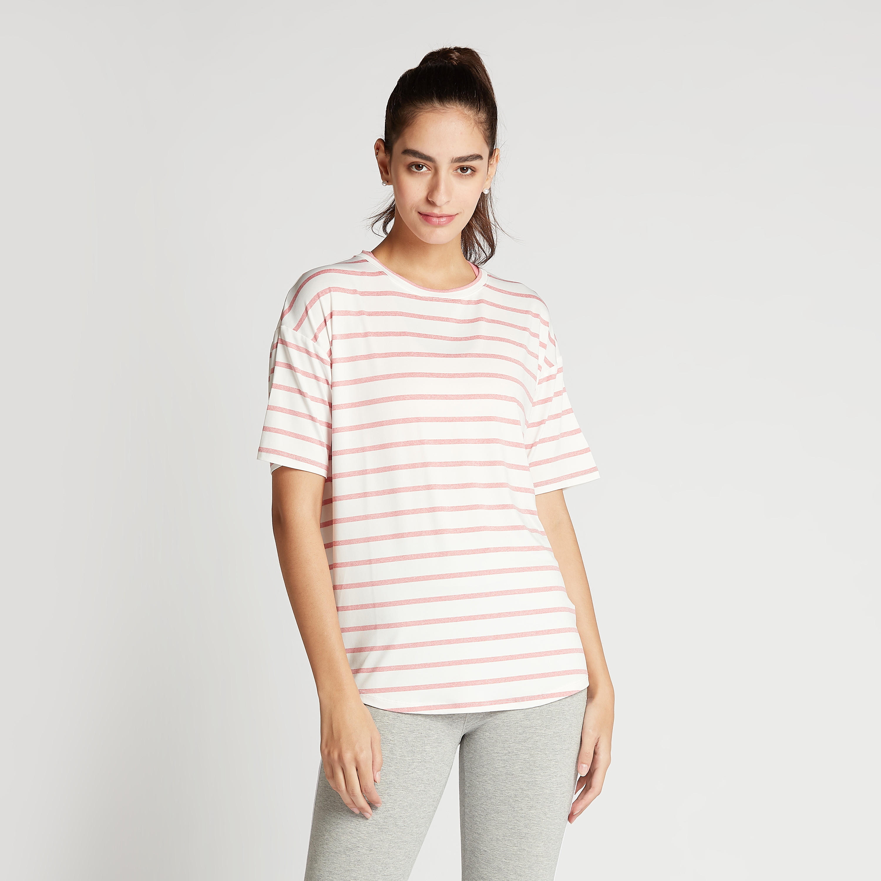 تيشيرت مخطّط بياقة مستديرة وأكمام قصيرة-women-clothing-sportswearandactivewear-tshirtsandvests-image-1