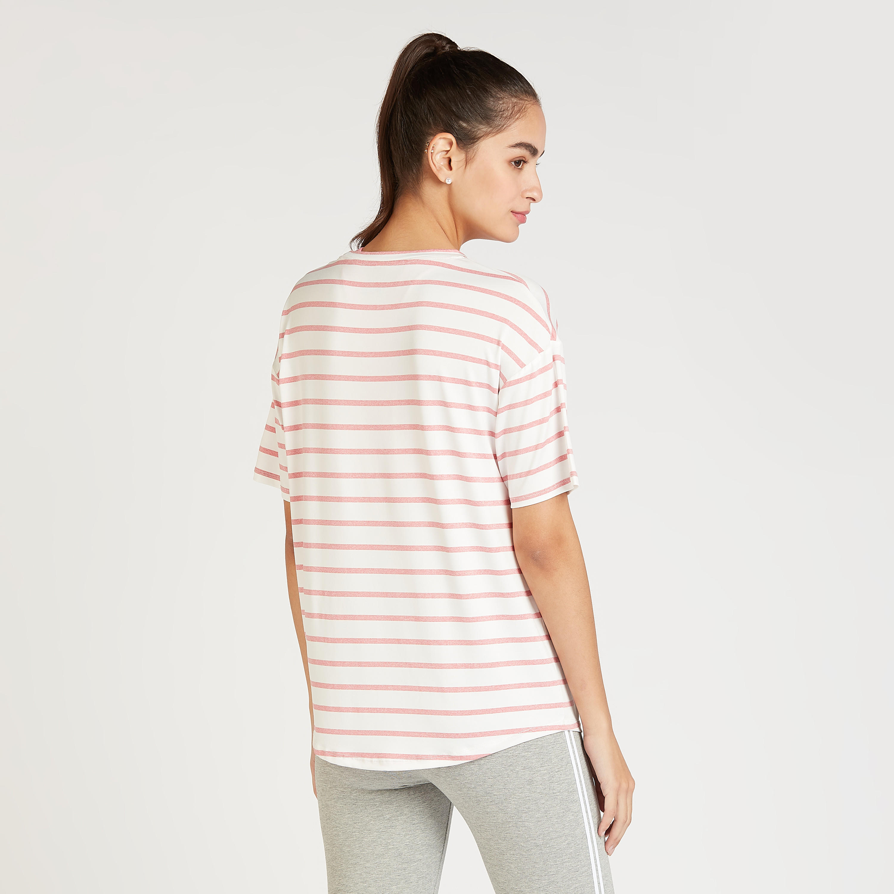 تيشيرت مخطّط بياقة مستديرة وأكمام قصيرة-women-clothing-sportswearandactivewear-tshirtsandvests-image-4