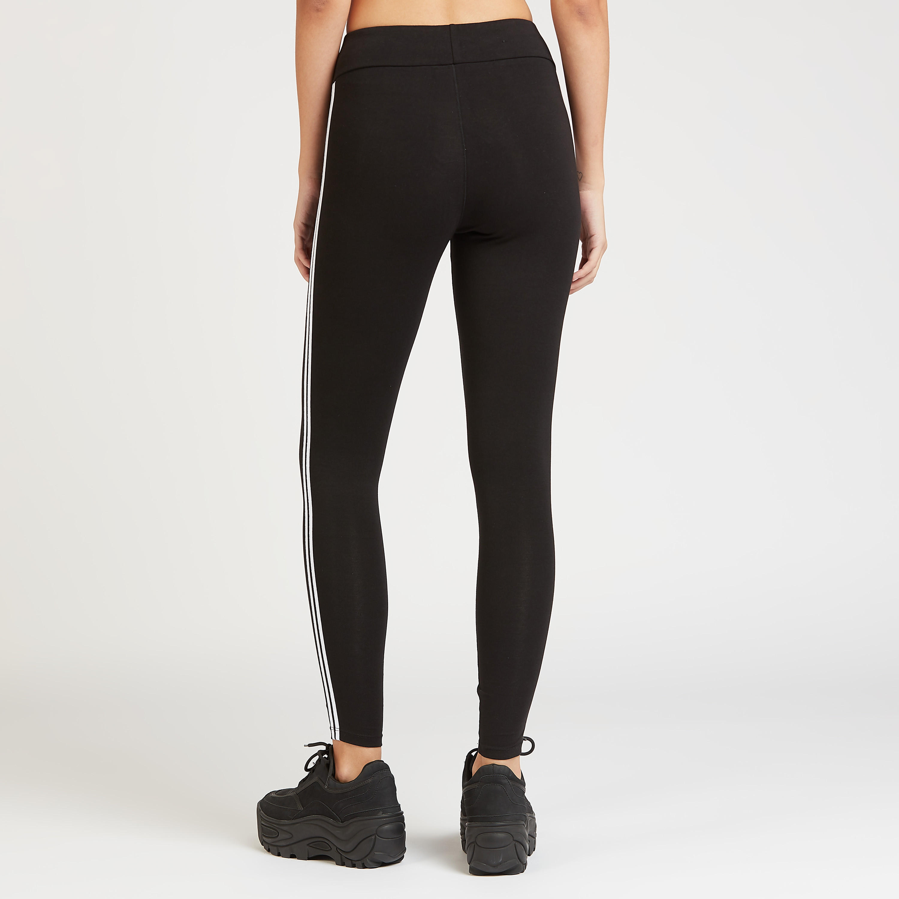 بنطلون ليقنز سادة بخصر مطّاطي وتفاصيل شريطة-women-clothing-bottoms-leggings-image-4