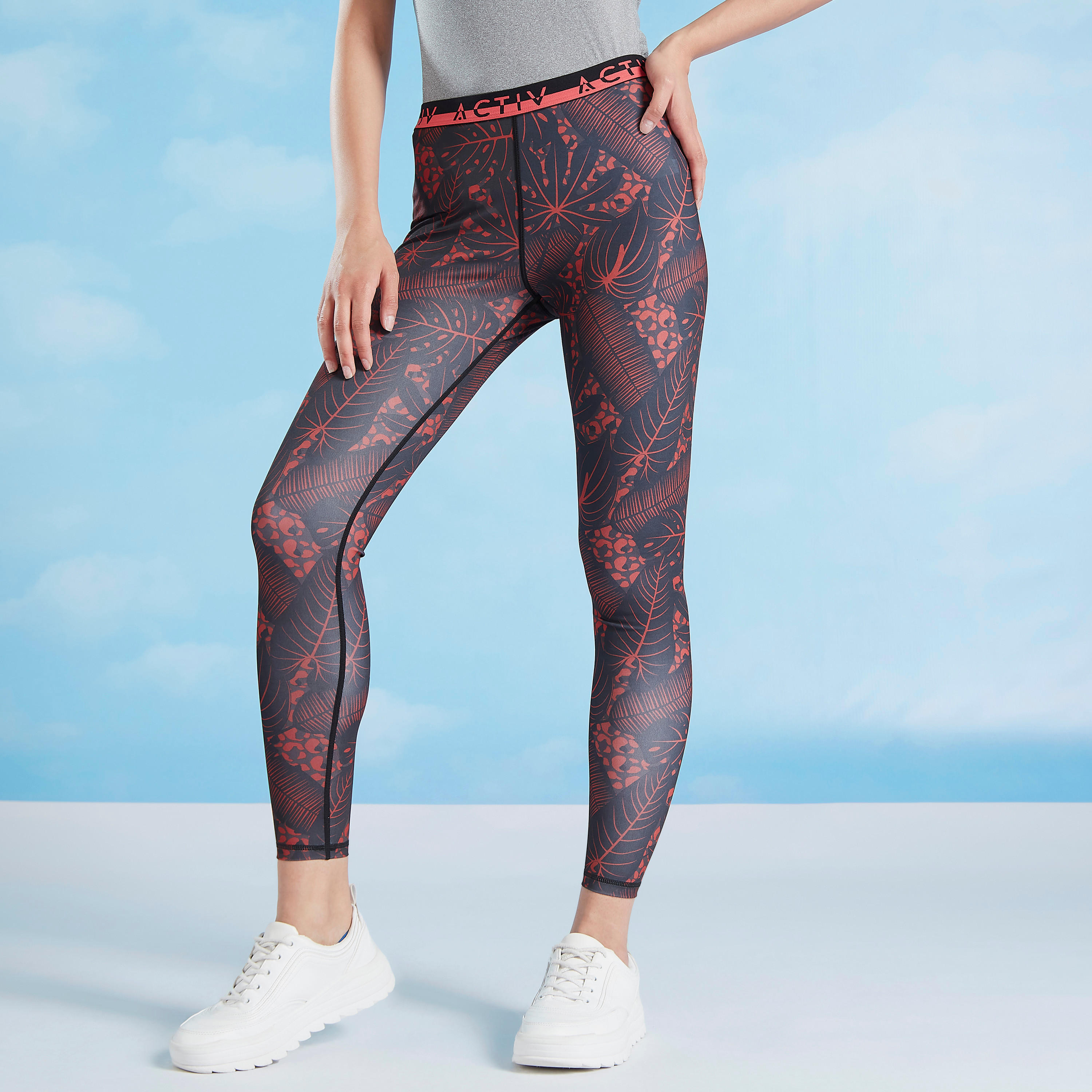 بنطلون ليقنز بخصر مطّاطي وطبعات-women-clothing-bottoms-leggings-image-1