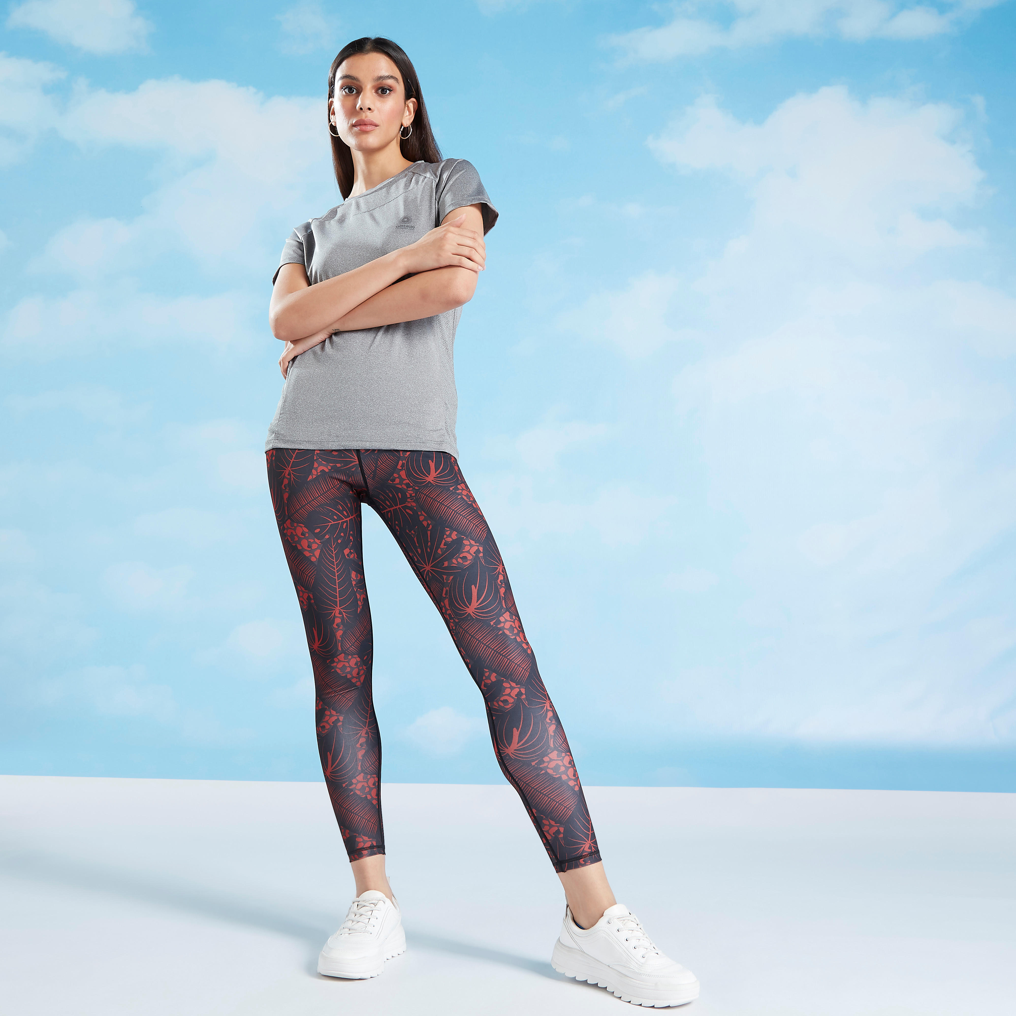 بنطلون ليقنز بخصر مطّاطي وطبعات-women-clothing-bottoms-leggings-image-2