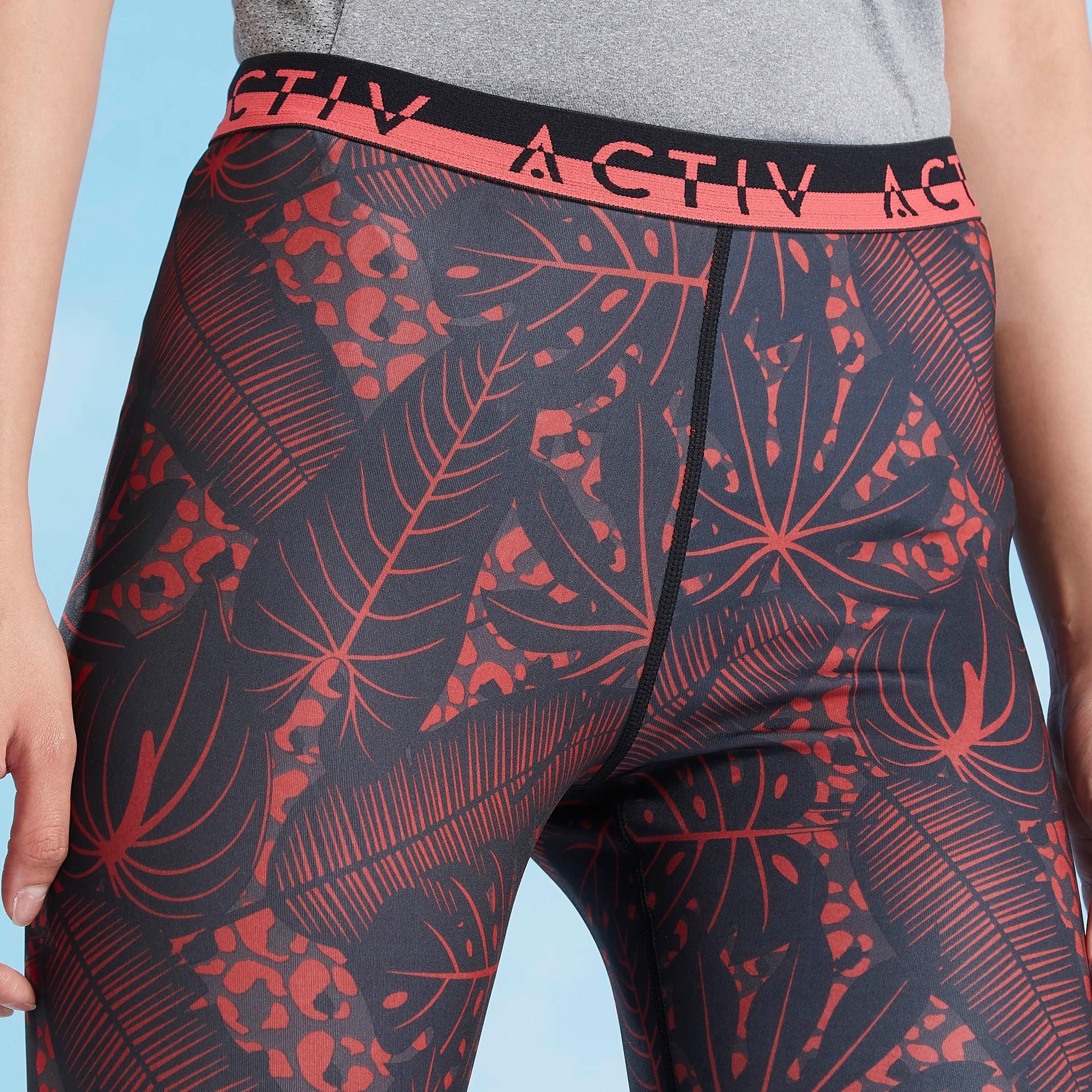 بنطلون ليقنز بخصر مطّاطي وطبعات-women-clothing-bottoms-leggings-image-3