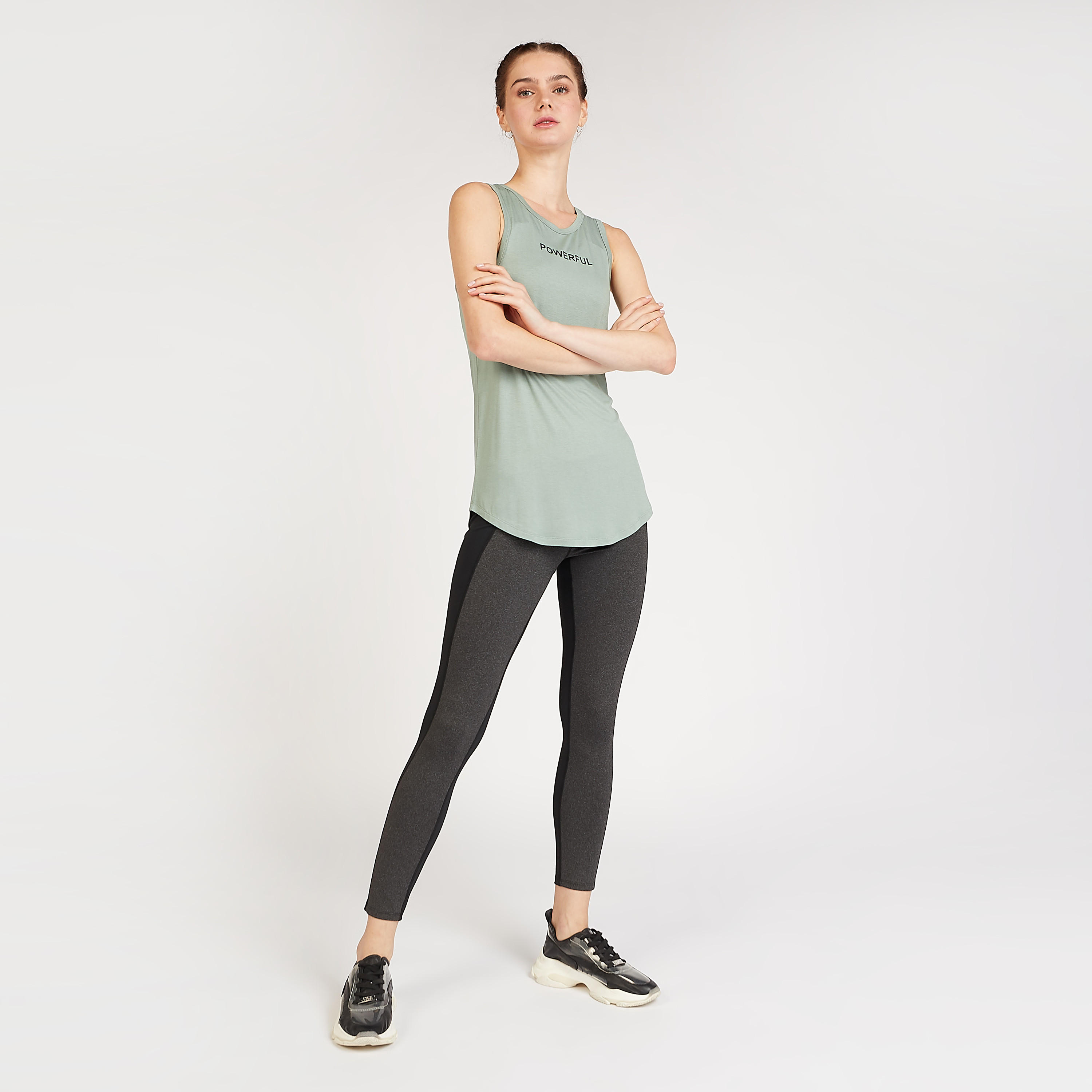فيست مستدام دون أكمام بياقة مستديرة وطبعات تايبوجرافيك-women-clothing-sportswearandactivewear-tshirtsandvests-image-2