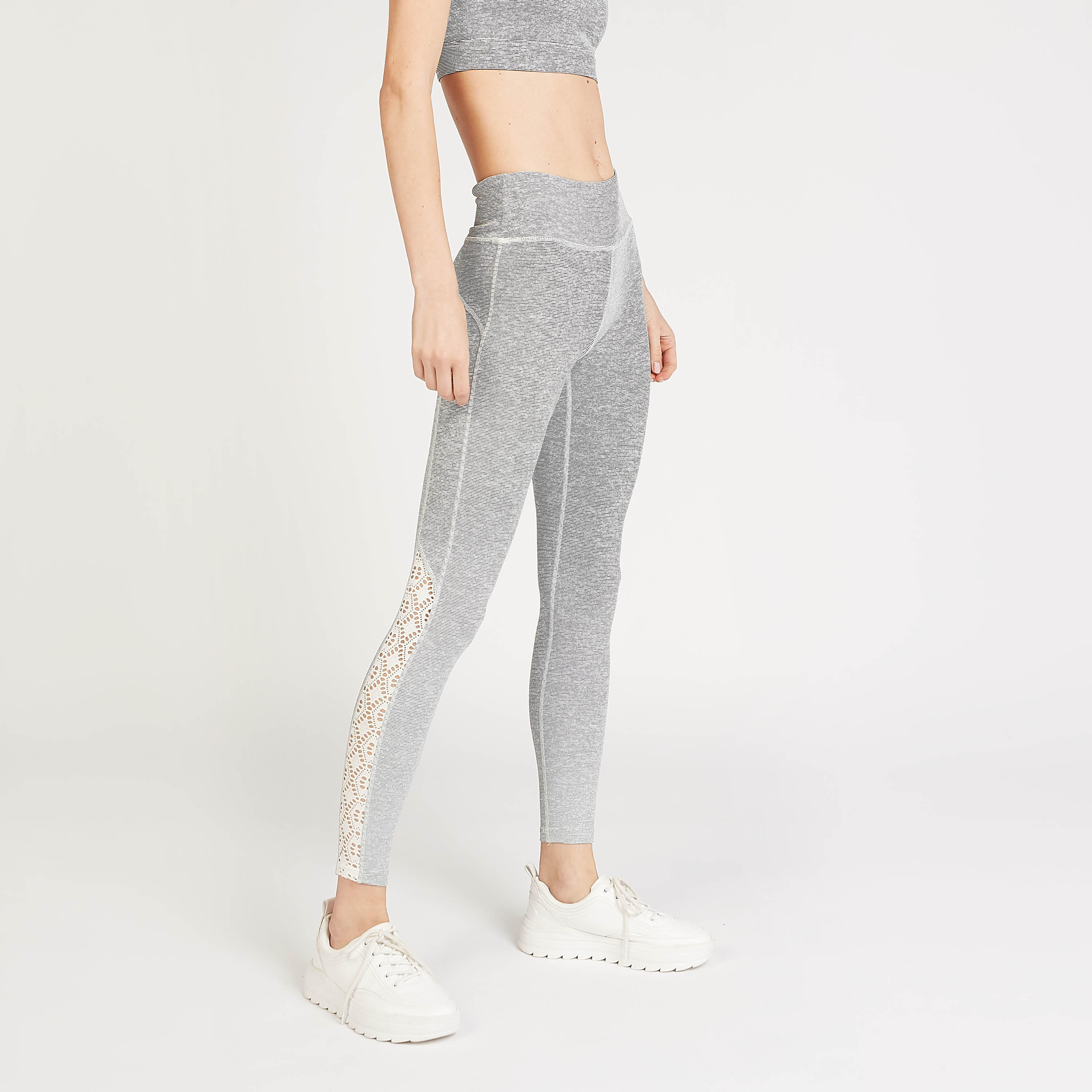 بنطلون ليقنز بارز الملمس بطول الكاحل بتفاصيل دانتيل-women-clothing-sportswearandactivewear-bottoms-image-1