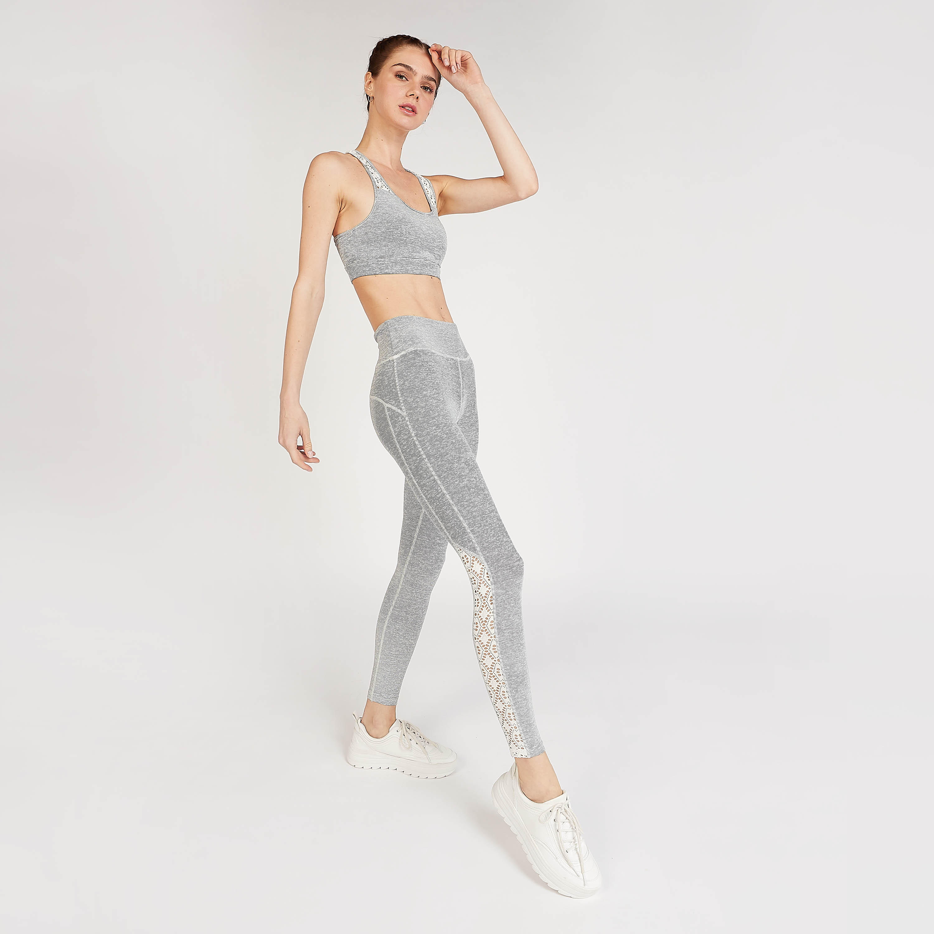 بنطلون ليقنز بارز الملمس بطول الكاحل بتفاصيل دانتيل-women-clothing-sportswearandactivewear-bottoms-image-2