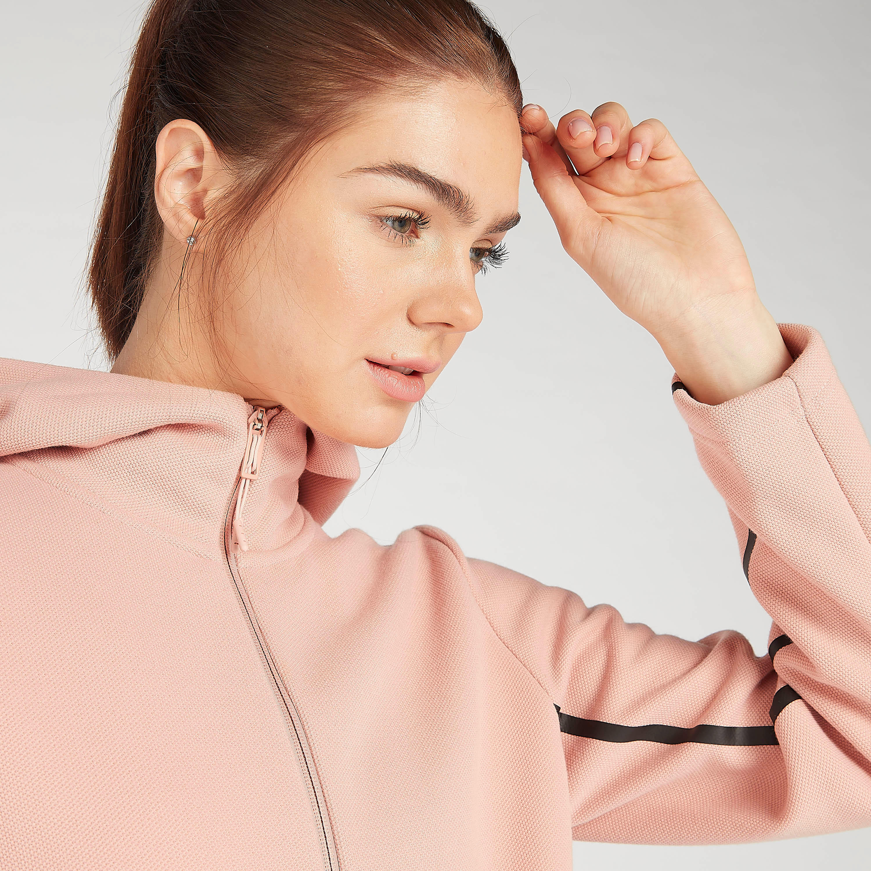 جاكيت مستدام سادة بأكمام طويلة وسحّاب إغلاق وقبّعة-women-clothing-sportswearandactivewear-hoodiesandsweatshirts-image-6