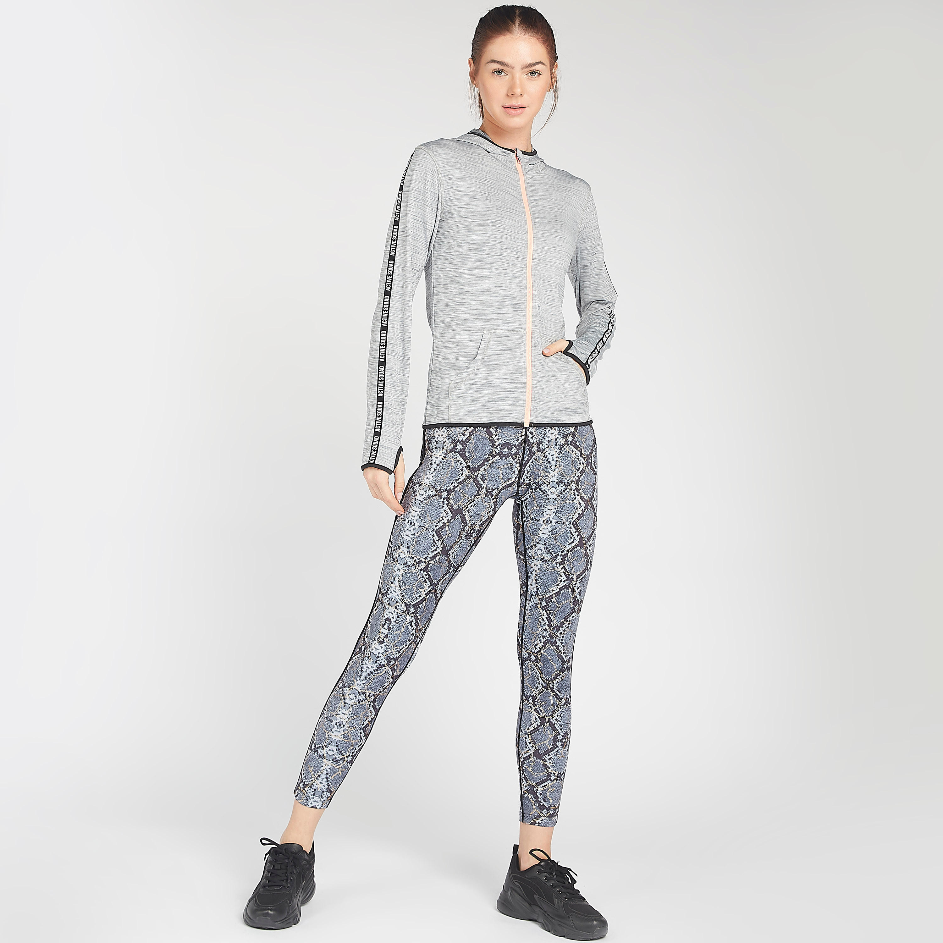 هودي مستدام بسحاب إغلاق وتفاصيل شريطة-women-clothing-sportswearandactivewear-hoodiesandsweatshirts-image-2