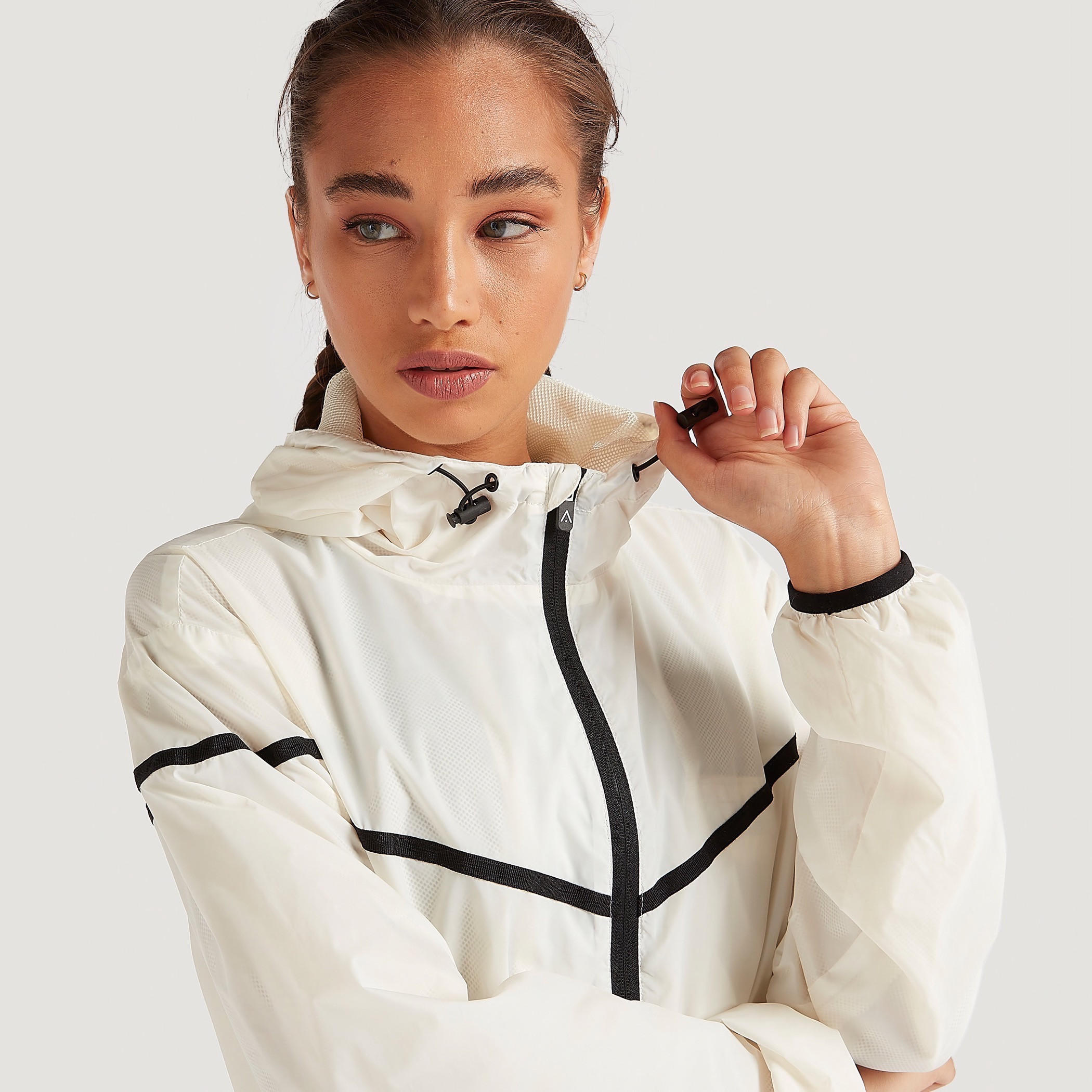 جاكيت مستدام سادة بأكمام طويلة وقبعَة-women-clothing-sportswearandactivewear-coatsandjackets-jackets-image-6