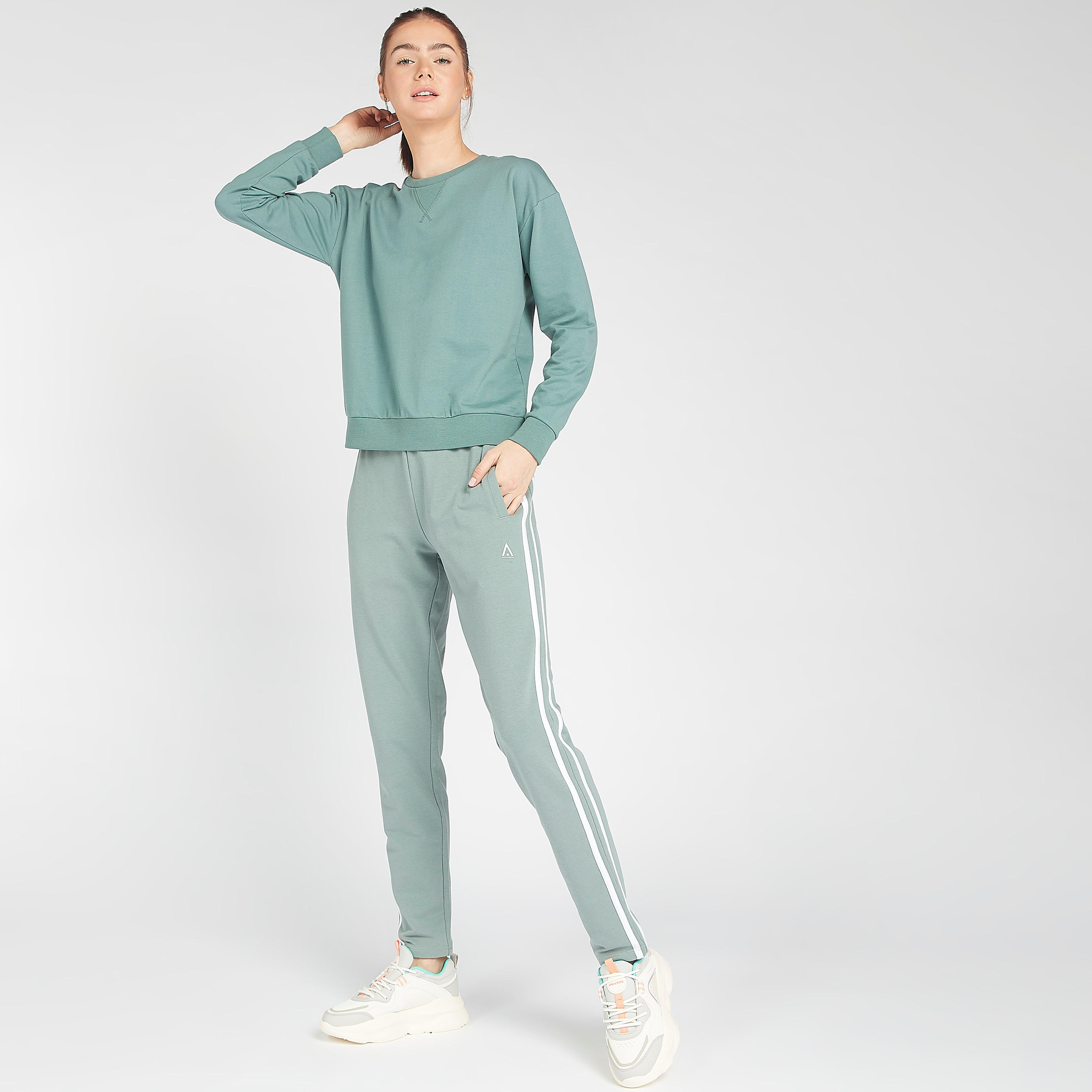 Sustainable Solid Crew Neck Sweatshirt with Long Sleeves-women-clothing-sportswearandactivewear-hoodiesandsweatshirts-image-2