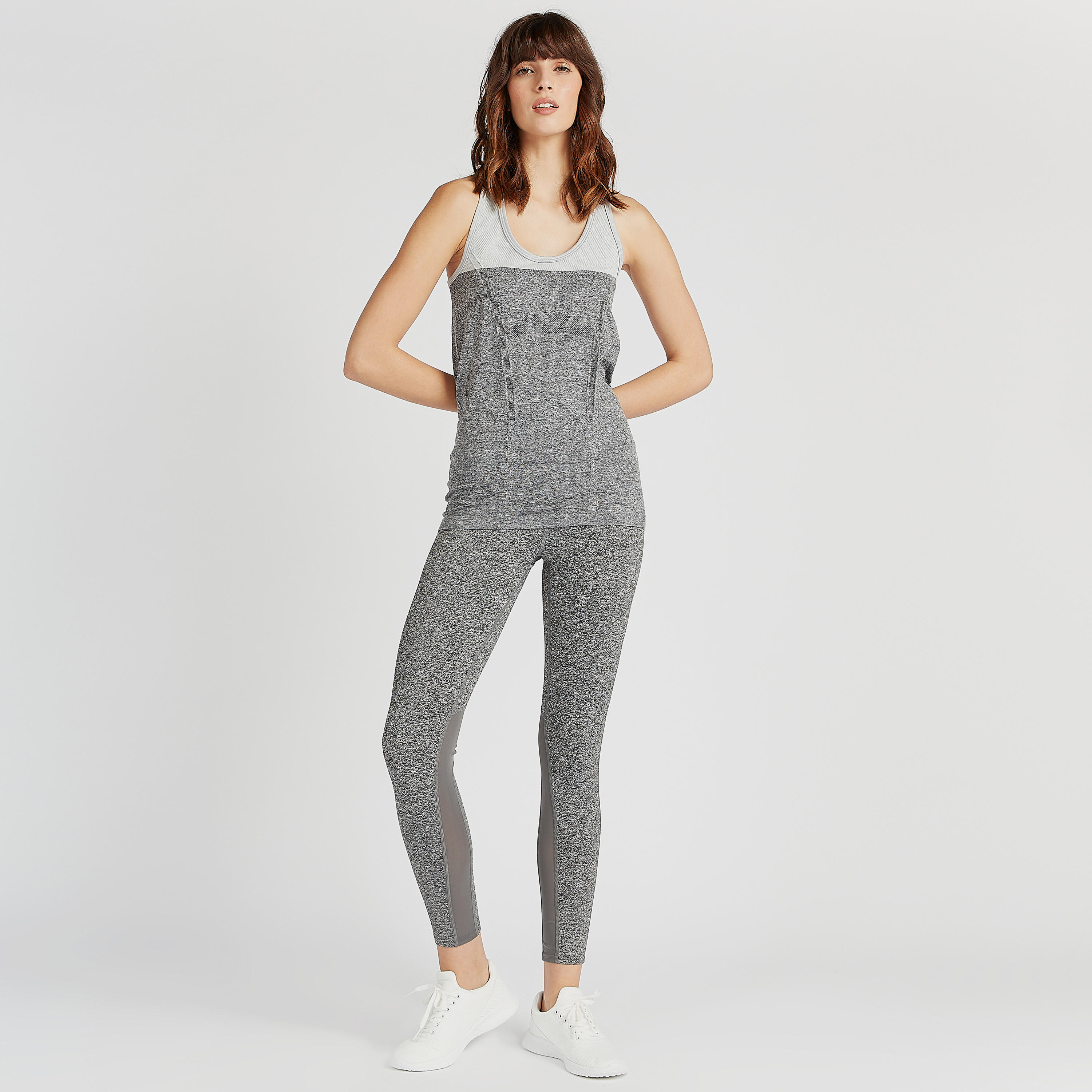 فيست سادة بتصميم متقاطع من الخلف متداخل وياقة عميقة-women-clothing-sportswearandactivewear-tshirtsandvests-image-2