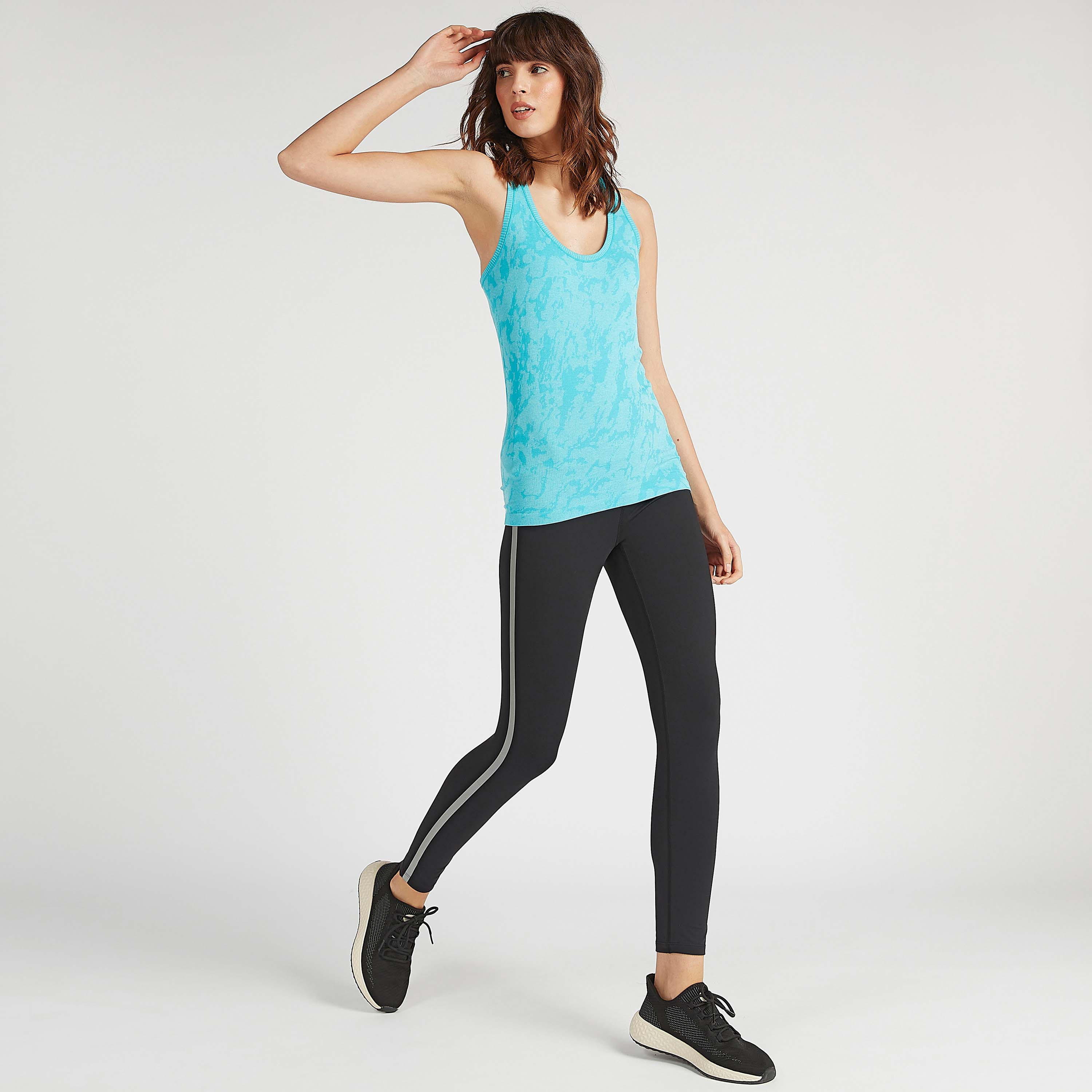 بلوزة بدون أكمام وطبعات وتصميم متقاطع من الخلف-women-clothing-sportswearandactivewear-tshirtsandvests-image-2