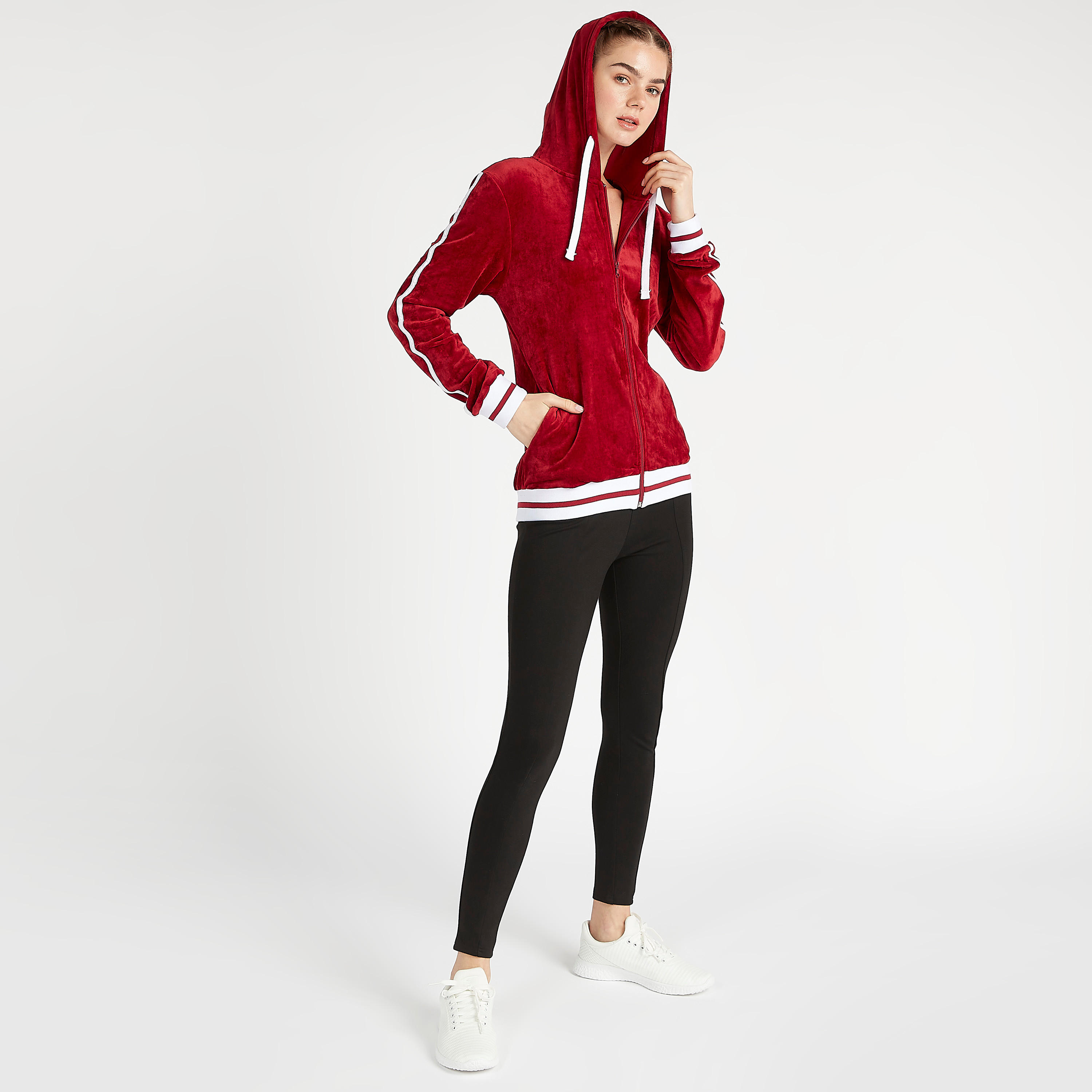 جاكيت بقبّعة مخمليّة سادة مع أكمام طويلة وتفاصيل شريطة-women-clothing-sportswearandactivewear-hoodiesandsweatshirts-image-2