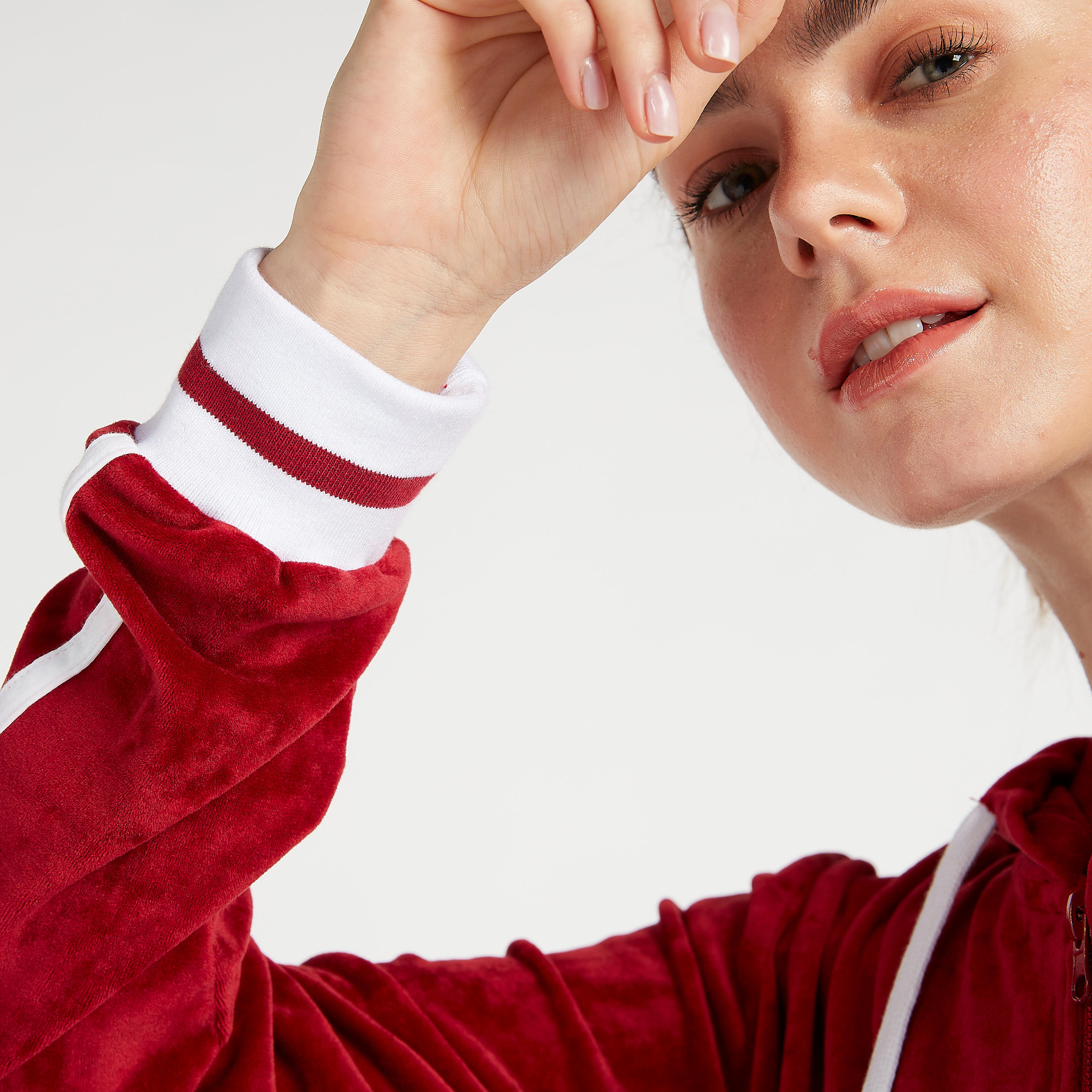 جاكيت بقبّعة مخمليّة سادة مع أكمام طويلة وتفاصيل شريطة-women-clothing-sportswearandactivewear-hoodiesandsweatshirts-image-6