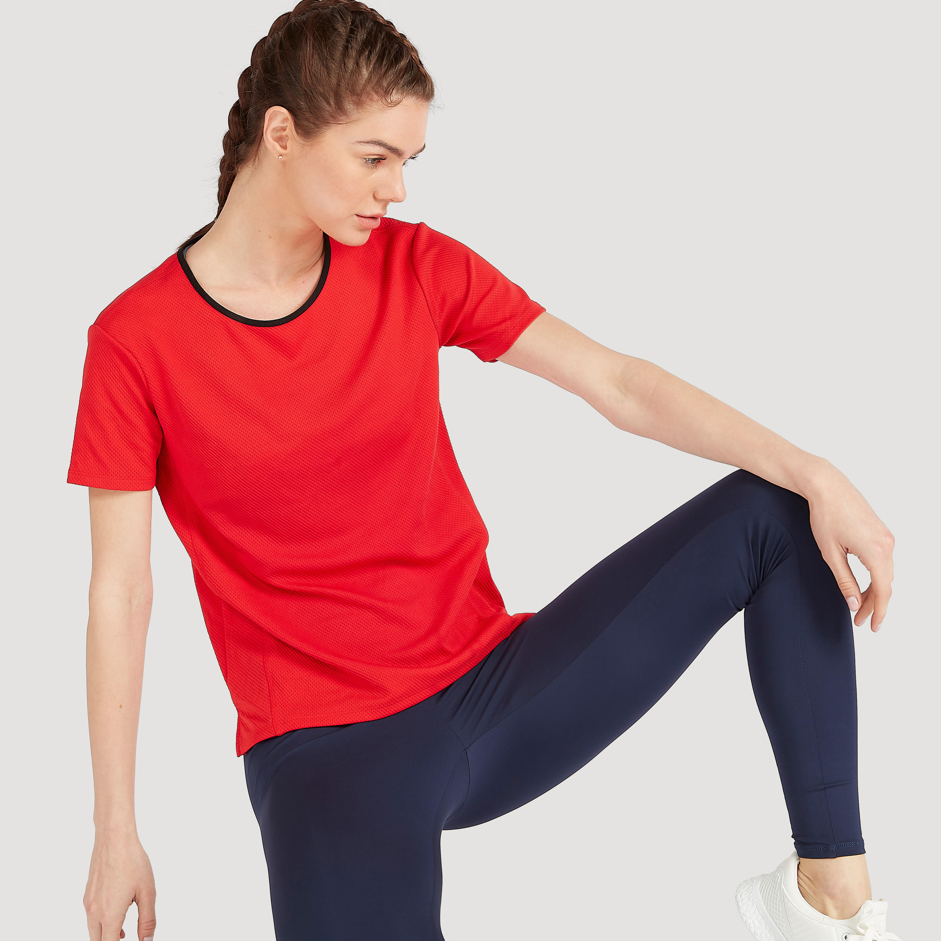 تيشيرت بارز الملمس بأكمام قصيرة وياقة مستديرة-women-clothing-sportswearandactivewear-tshirtsandvests-image-6