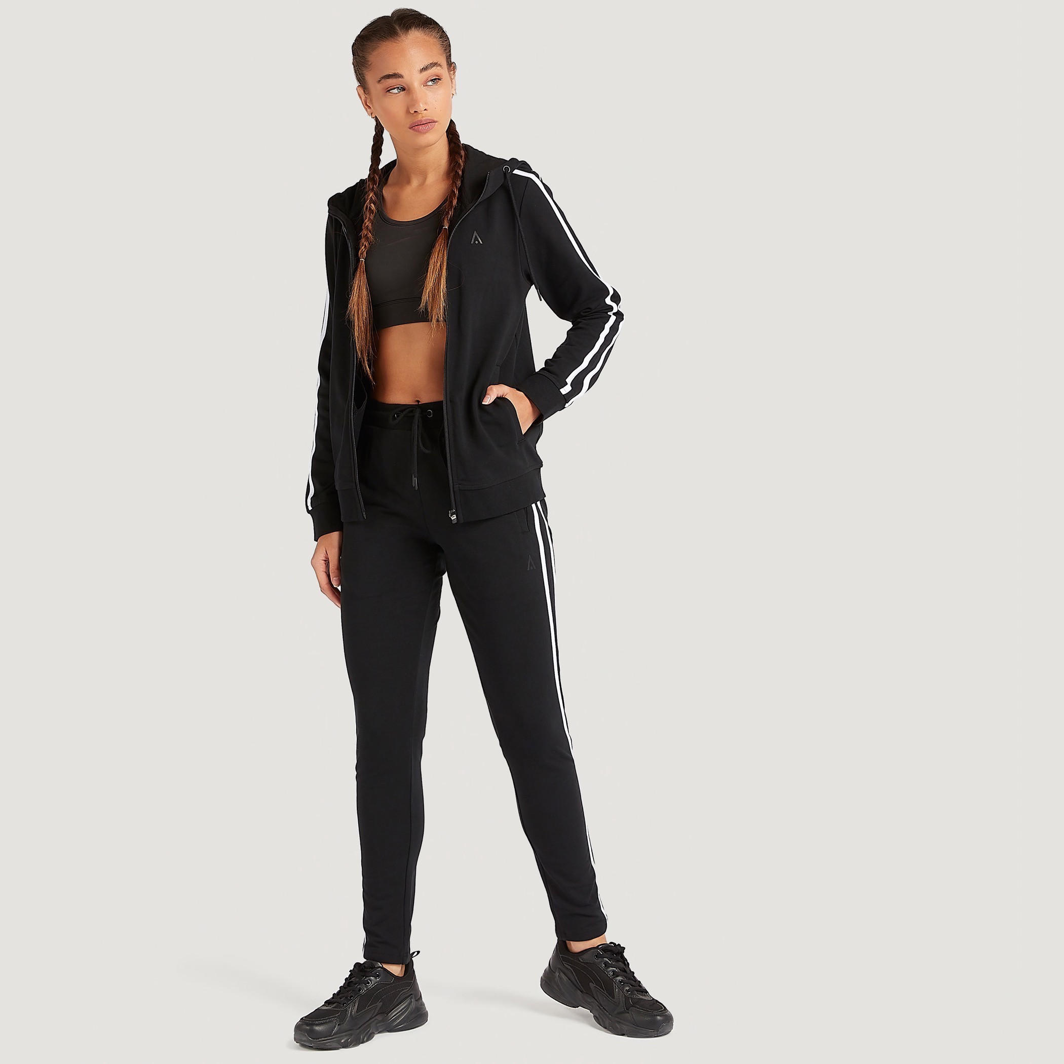 بنطلون رياضي سادة بجيوب ورباط إغلاق-women-clothing-bottoms-joggers-image-4