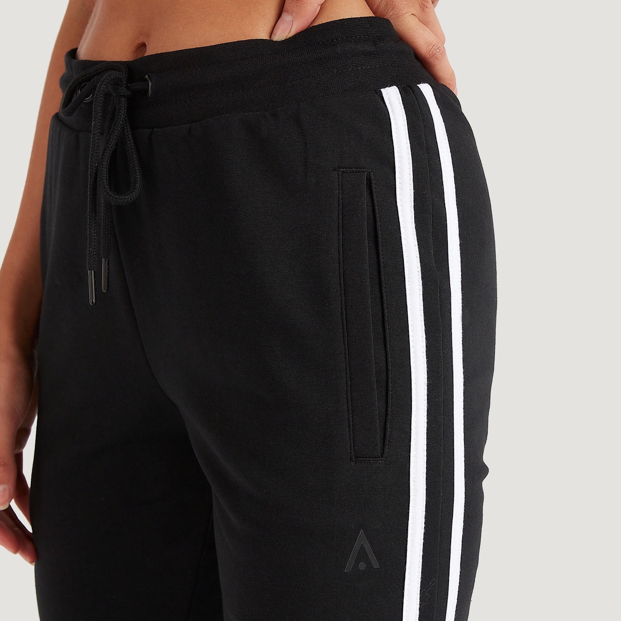 بنطلون رياضي سادة بجيوب ورباط إغلاق-women-clothing-bottoms-joggers-image-3
