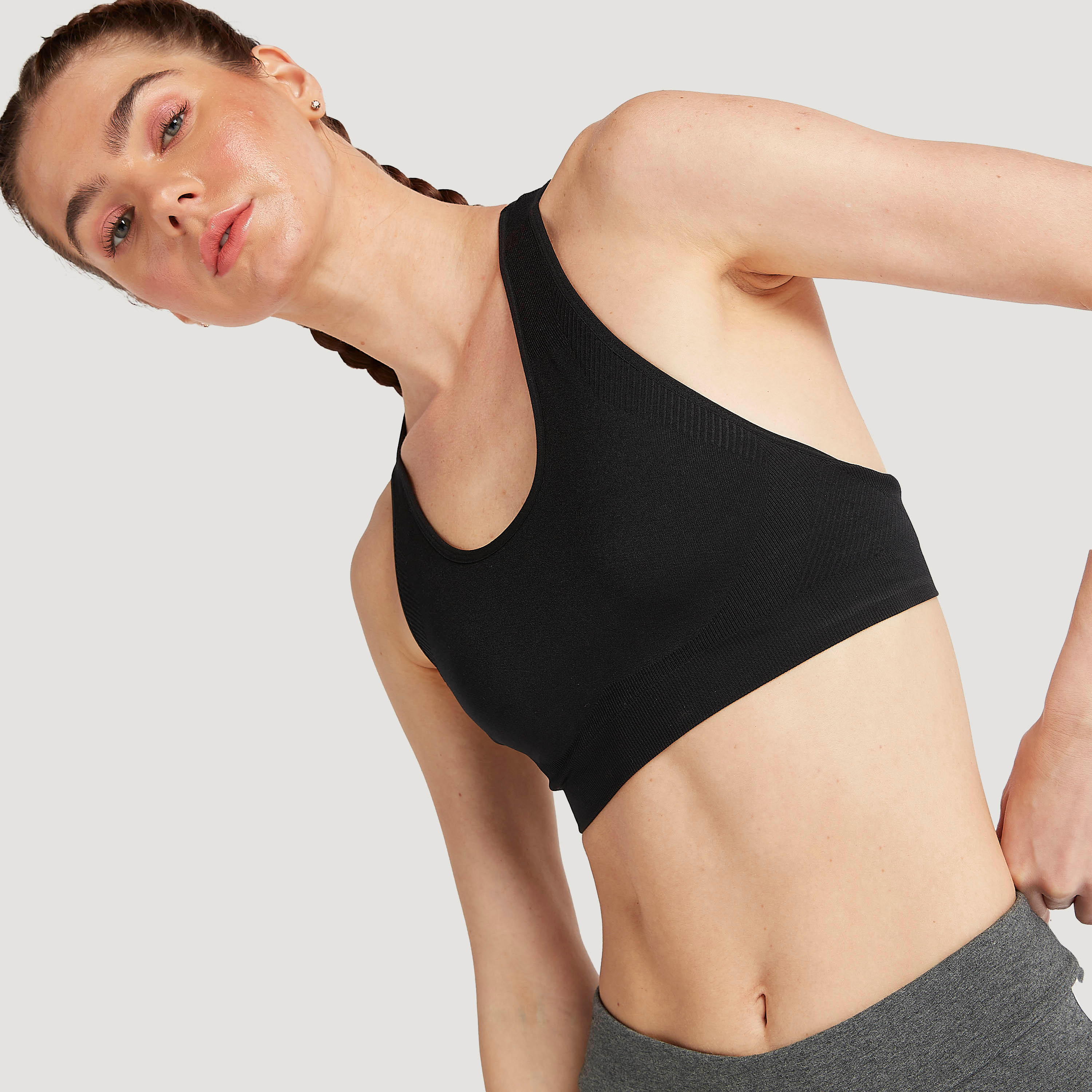 صدرية رياضية سادة بتصميم متداخل من الظهر-sports-women-clothing-sportsbras-image-2