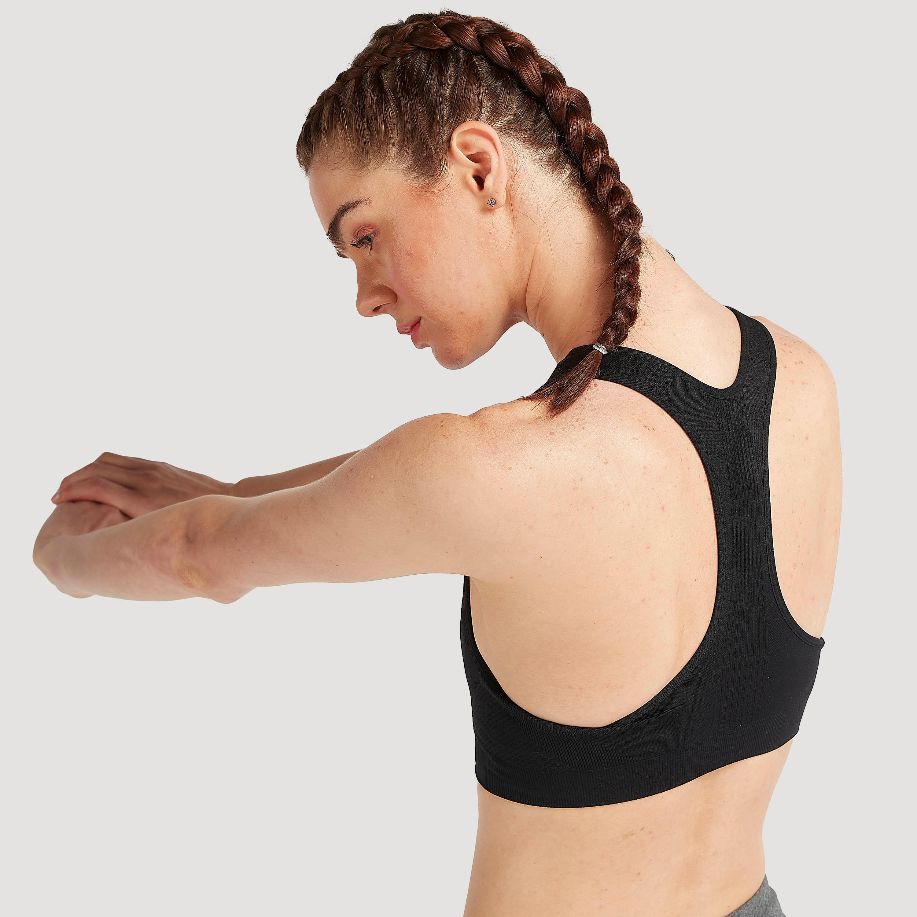 صدرية رياضية سادة بتصميم متداخل من الظهر-sports-women-clothing-sportsbras-image-1