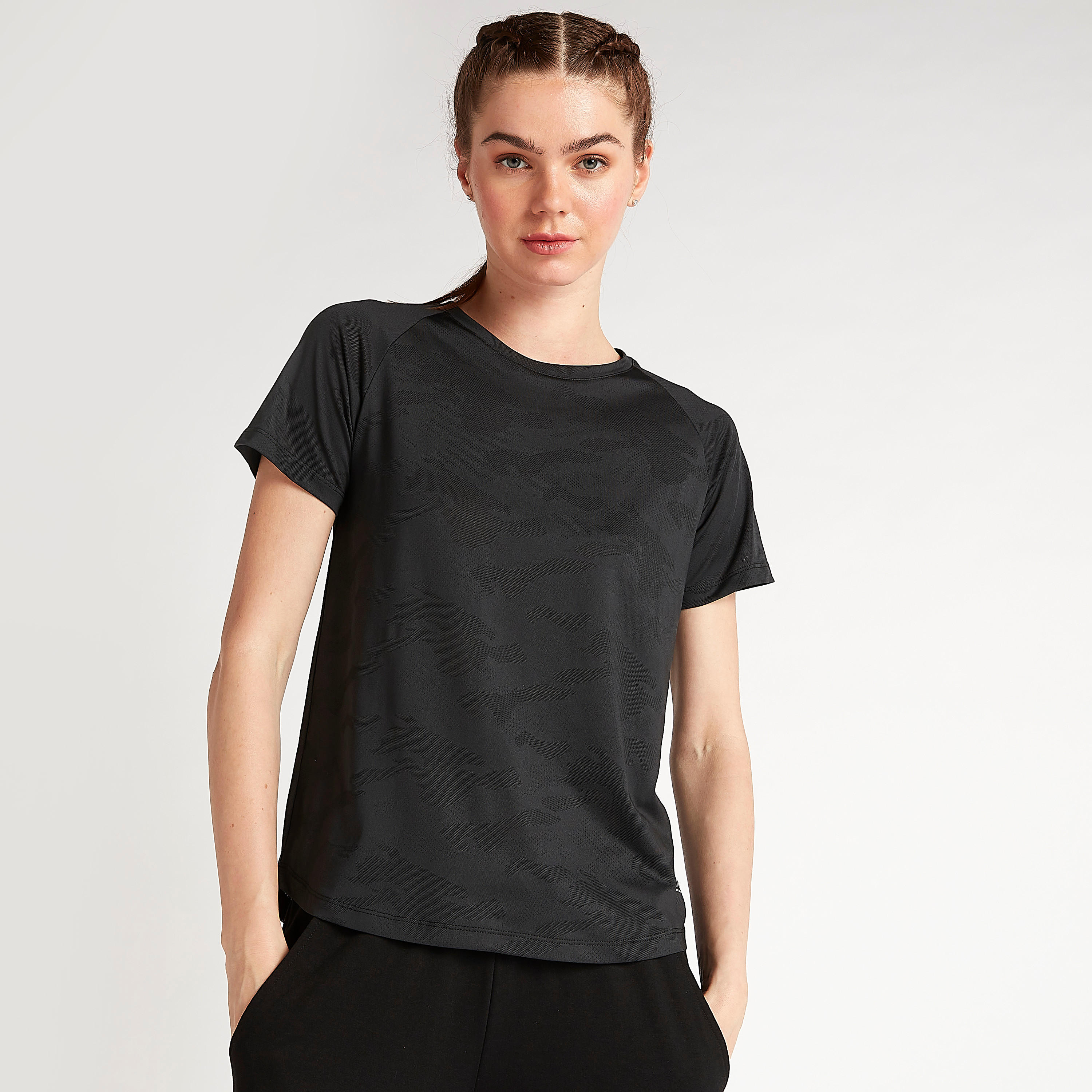 تيشيرت بياقة ضيّقة وأكمام قصيرة وطبعات-women-clothing-sportswearandactivewear-tshirtsandvests-image-5