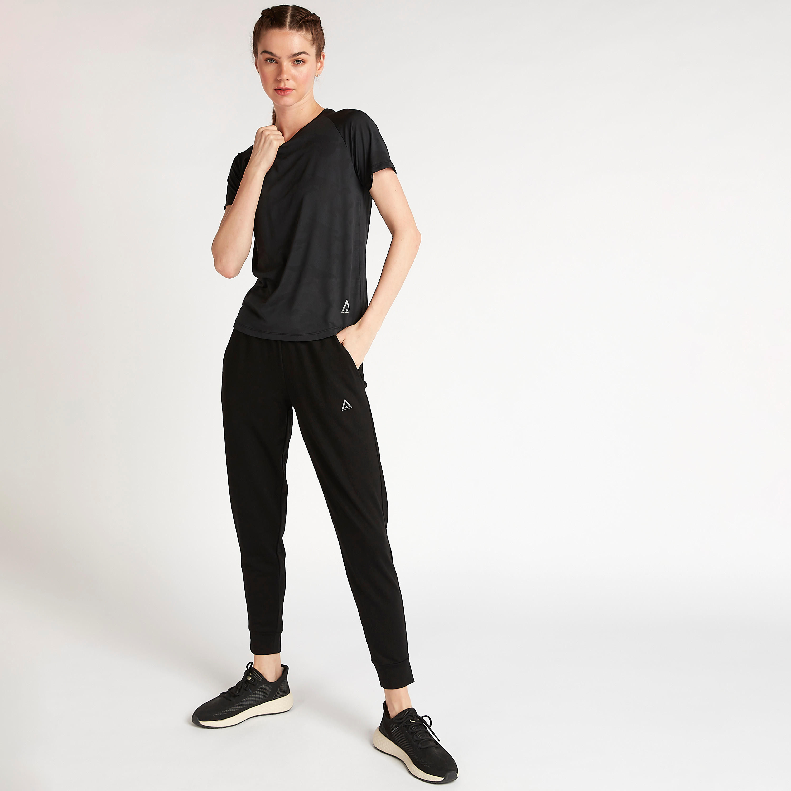 تيشيرت بياقة ضيّقة وأكمام قصيرة وطبعات-women-clothing-sportswearandactivewear-tshirtsandvests-image-4