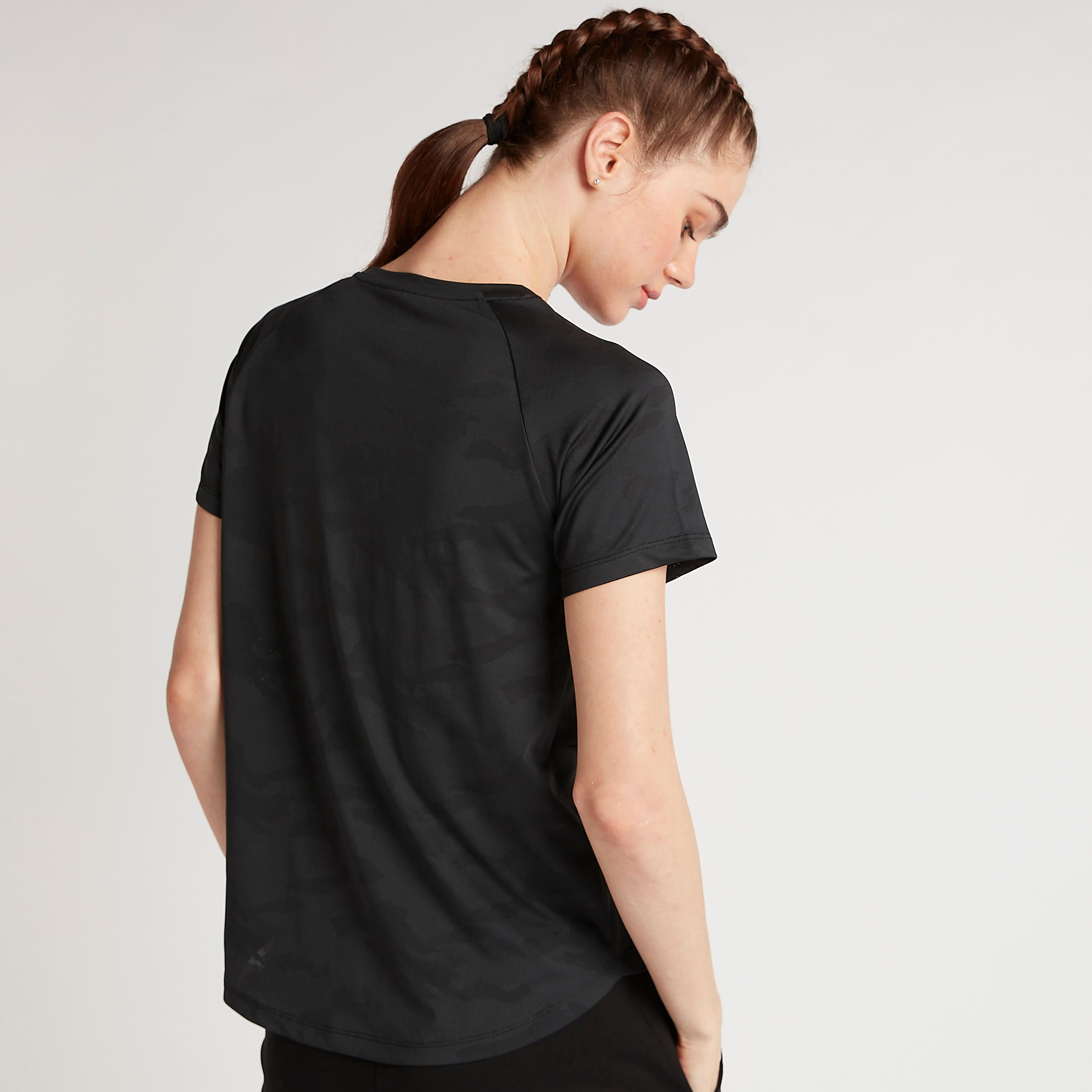 تيشيرت بياقة ضيّقة وأكمام قصيرة وطبعات-women-clothing-sportswearandactivewear-tshirtsandvests-image-2