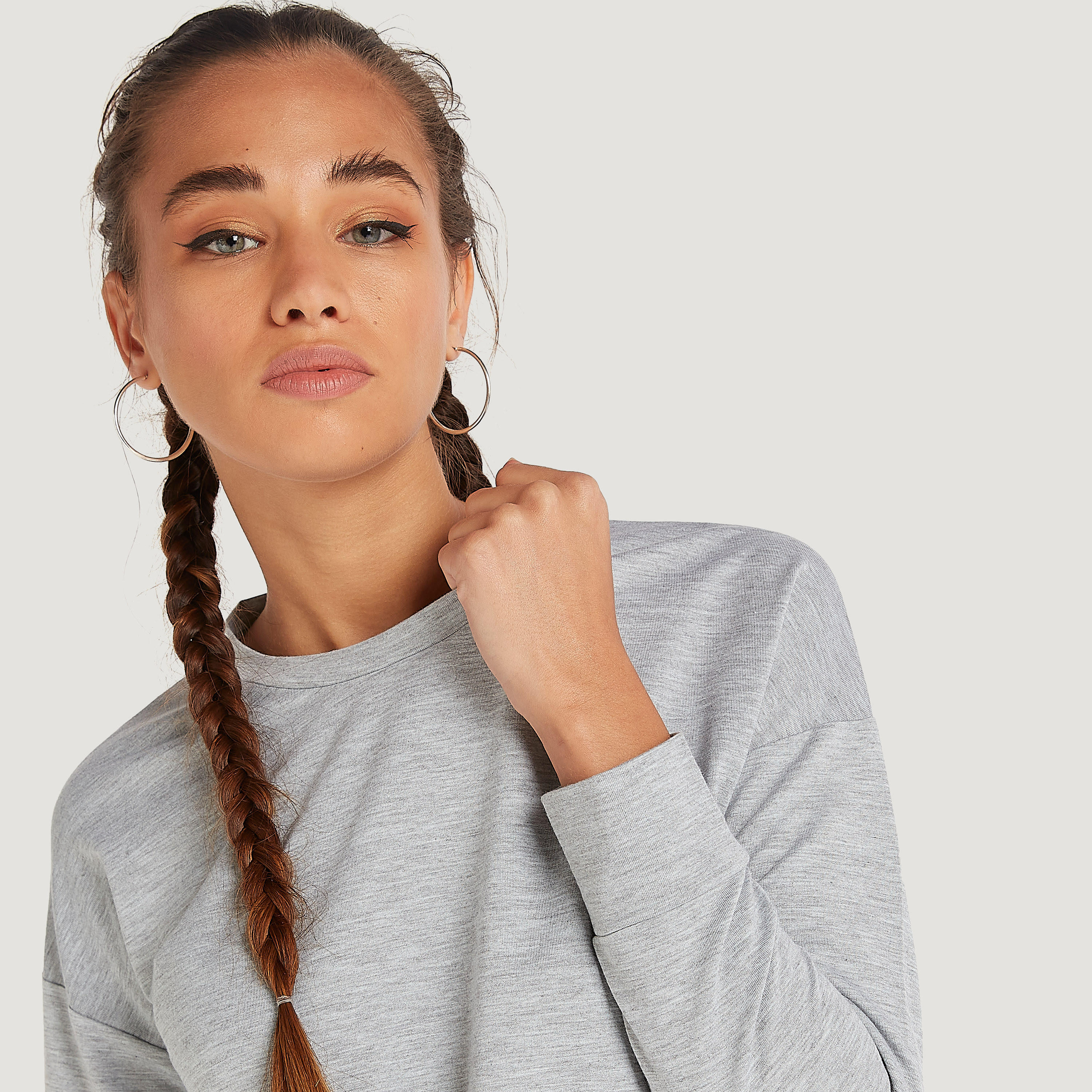 سويت شيرت سادة بياقة ضيّقة وأكمام طويلة-women-clothing-sportswearandactivewear-hoodiesandsweatshirts-image-3