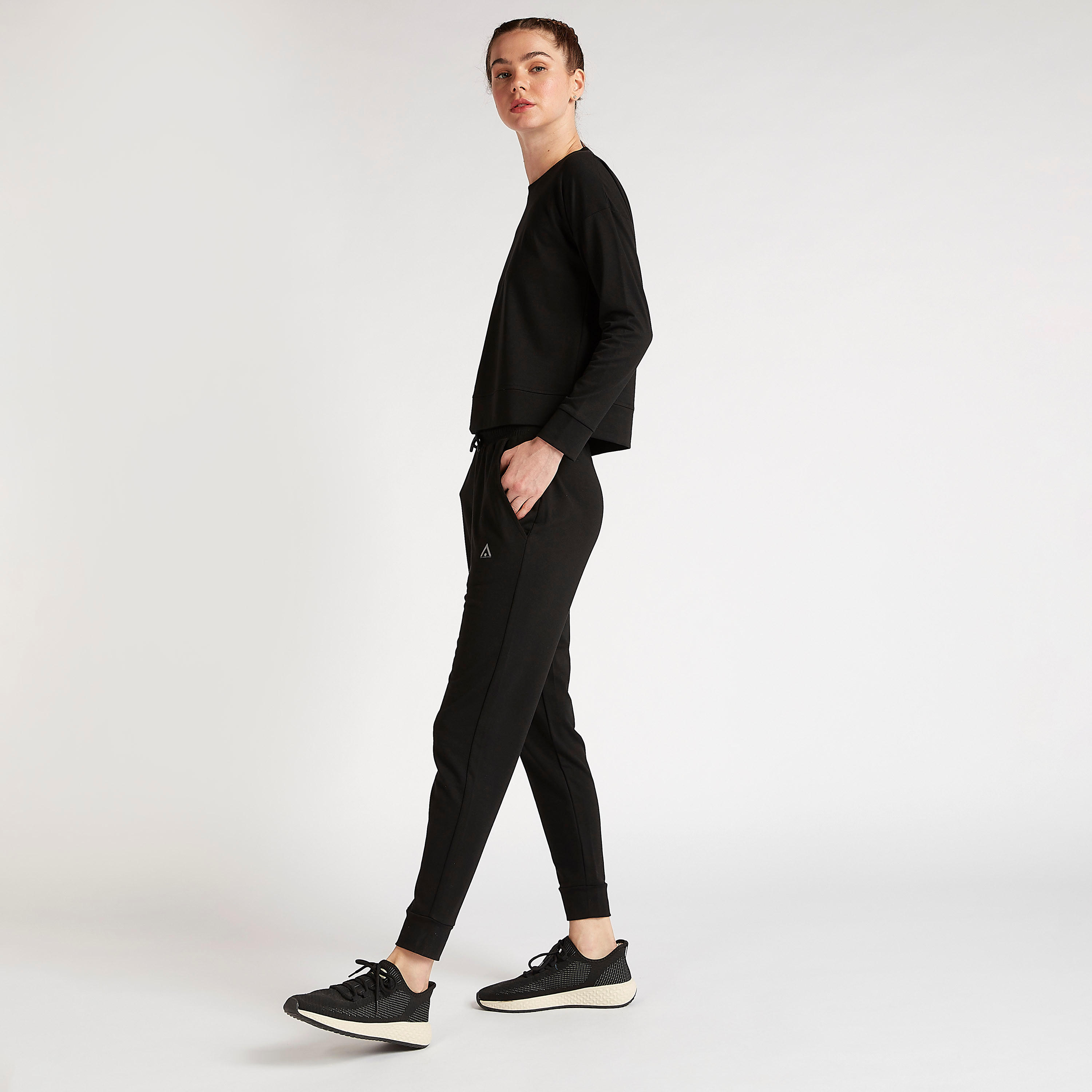 بنطلون رياضي سادة برباط إغلاق وجيوب-women-clothing-sportswearandactivewear-bottoms-image-1