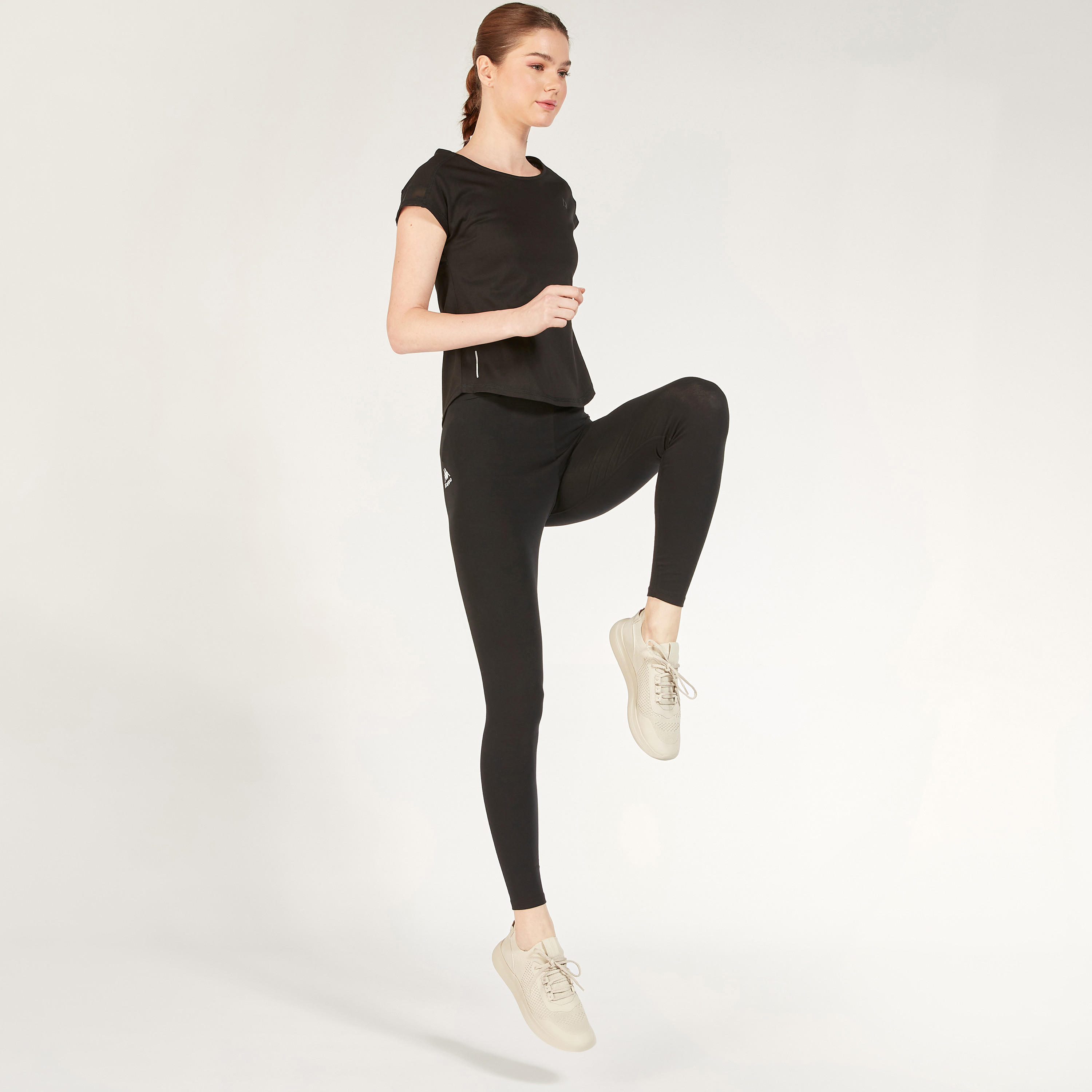 تيشيرت بياقة مستديرة وأكمام كاب وتفاصيل شبكية-women-clothing-sportswearandactivewear-tshirtsandvests-image-2