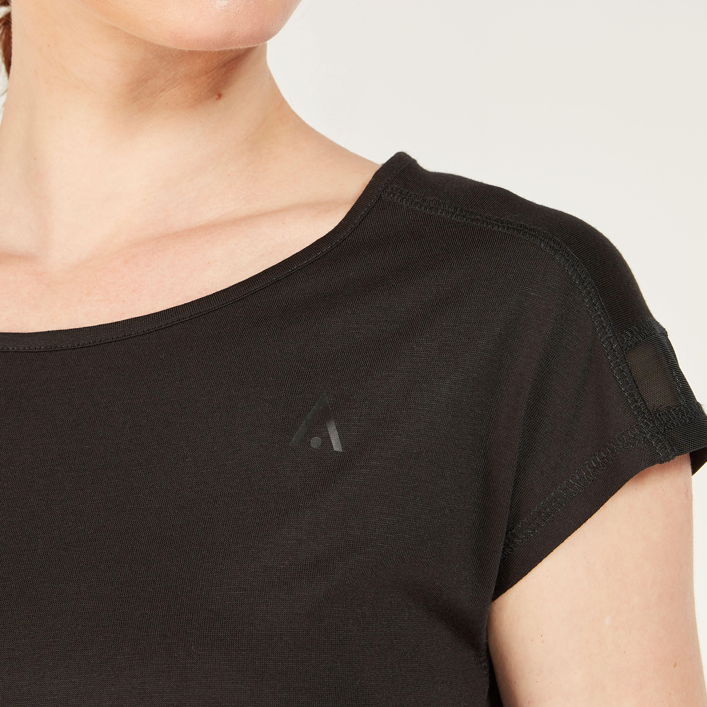 تيشيرت بياقة مستديرة وأكمام كاب وتفاصيل شبكية-women-clothing-sportswearandactivewear-tshirtsandvests-image-3