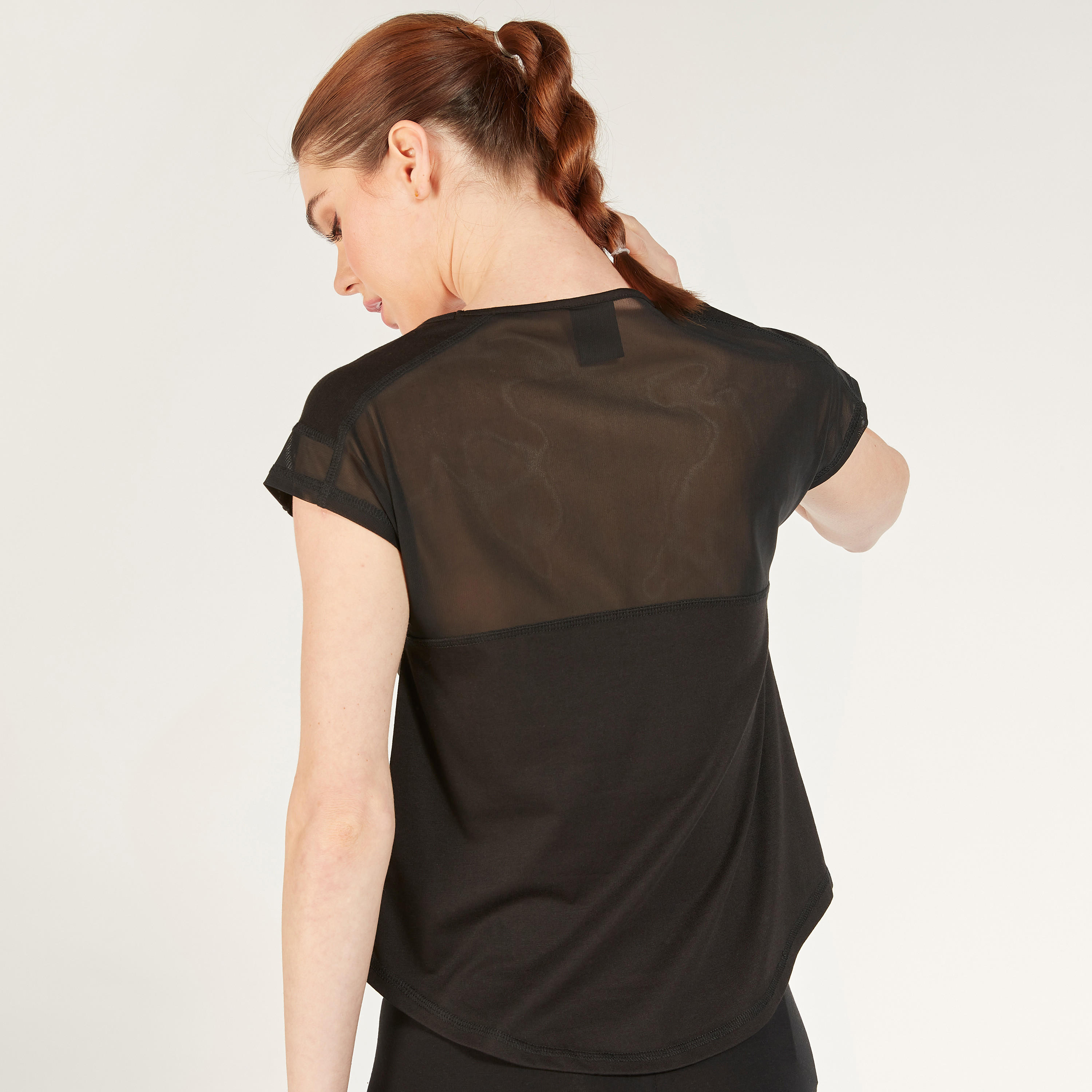 تيشيرت بياقة مستديرة وأكمام كاب وتفاصيل شبكية-women-clothing-sportswearandactivewear-tshirtsandvests-image-5