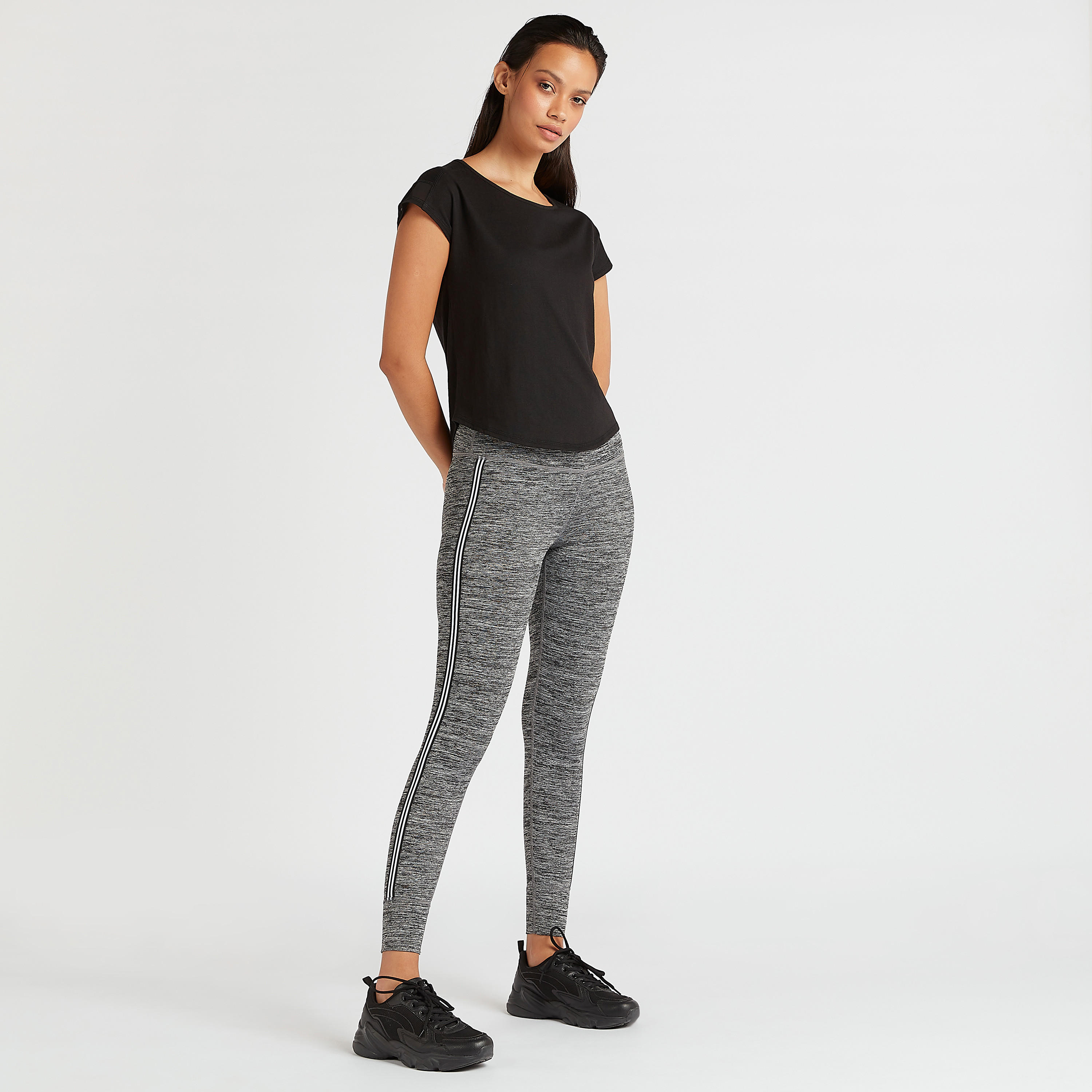 بنطلون ليقنز بطبعات وتفاصيل شريطة وجيوب بسحّاب-women-clothing-bottoms-leggings-image-2