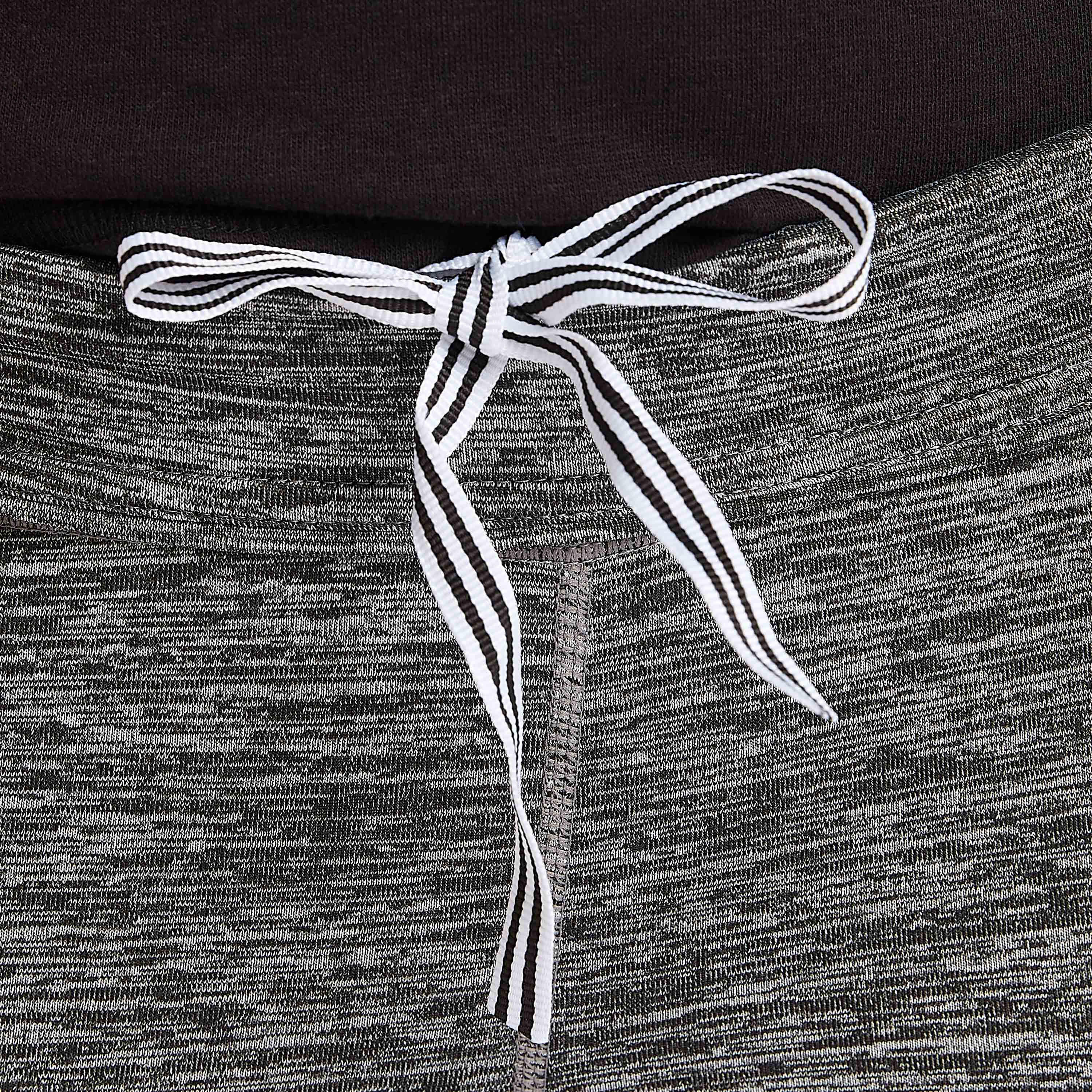 بنطلون ليقنز بطبعات وتفاصيل شريطة وجيوب بسحّاب-women-clothing-bottoms-leggings-image-3